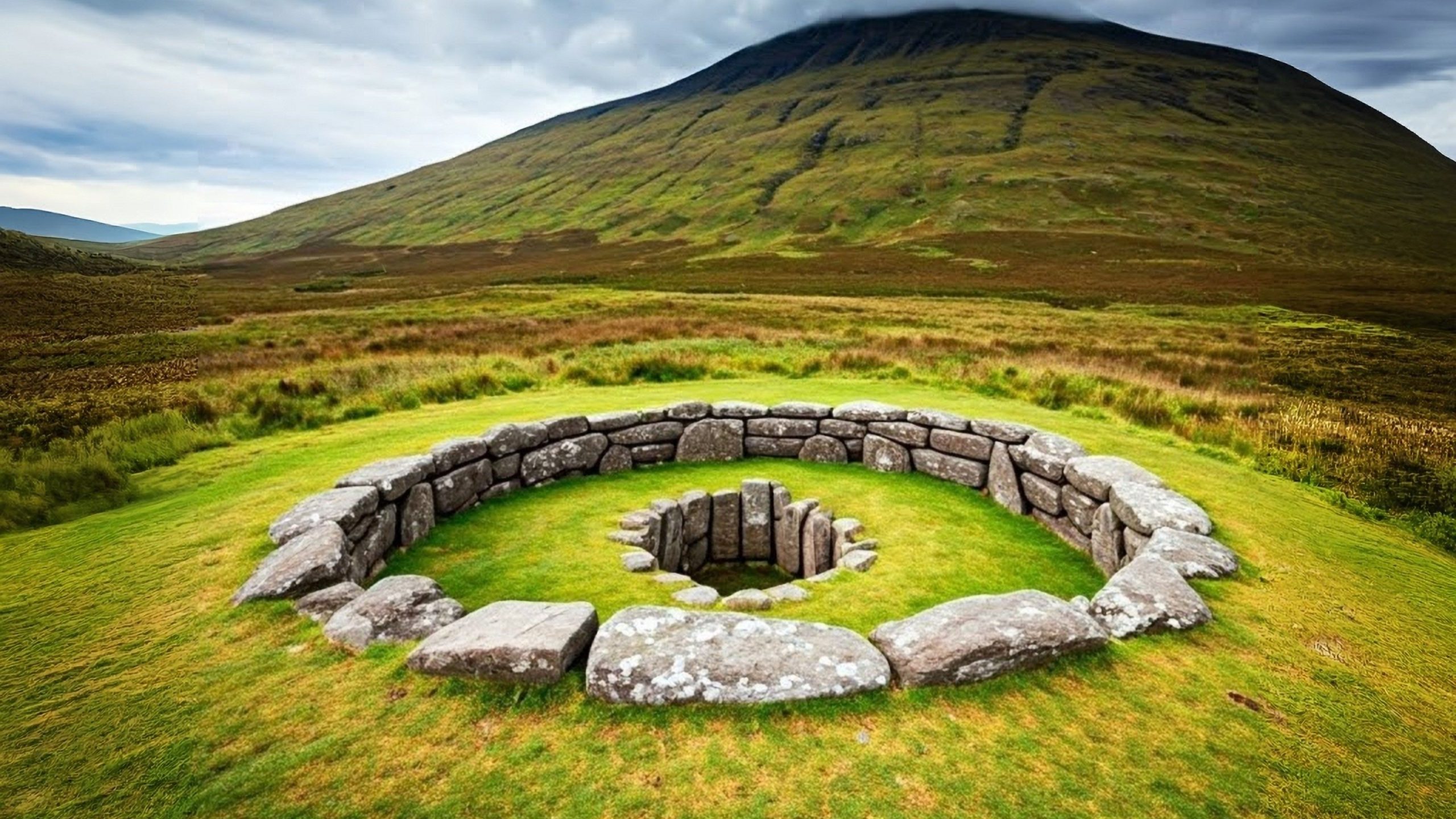 Archäologen, die von mehreren, seltenen und außergewöhnlichen Entdeckungen im schottischen Hochland überglücklich sind