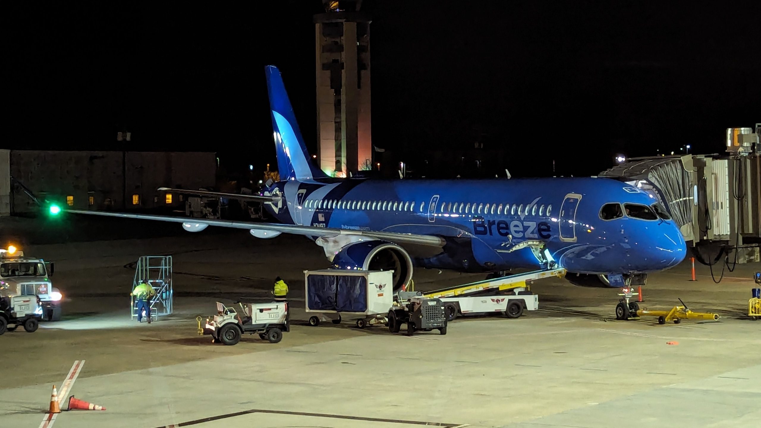 Flugüberprüfung: Breeze Airbus A220 in „netter“ von Richmond nach Tampa