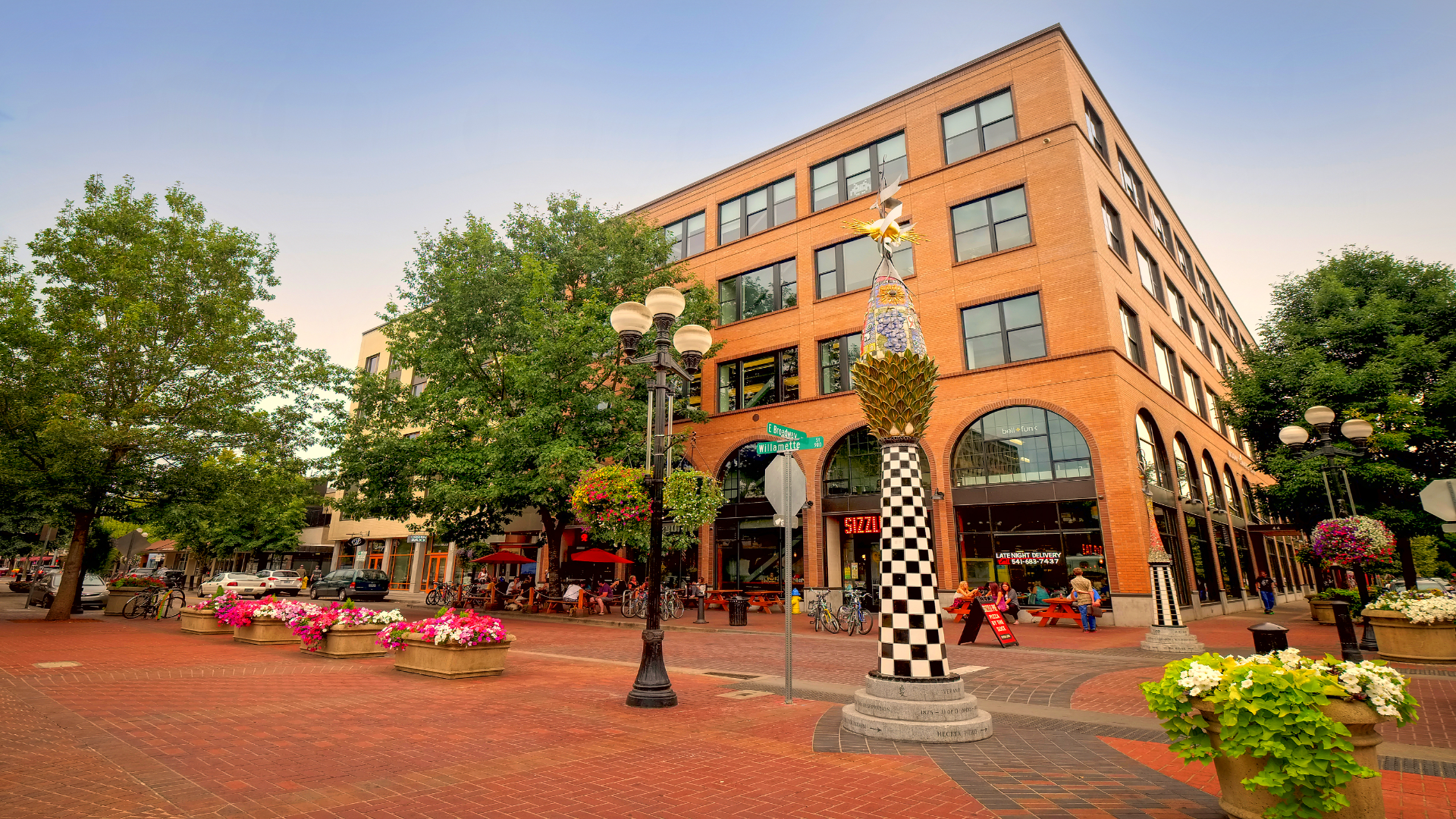 Kein Pass, kein Problem: Diese Stadt Oregon fühlt sich wie Amsterdam an