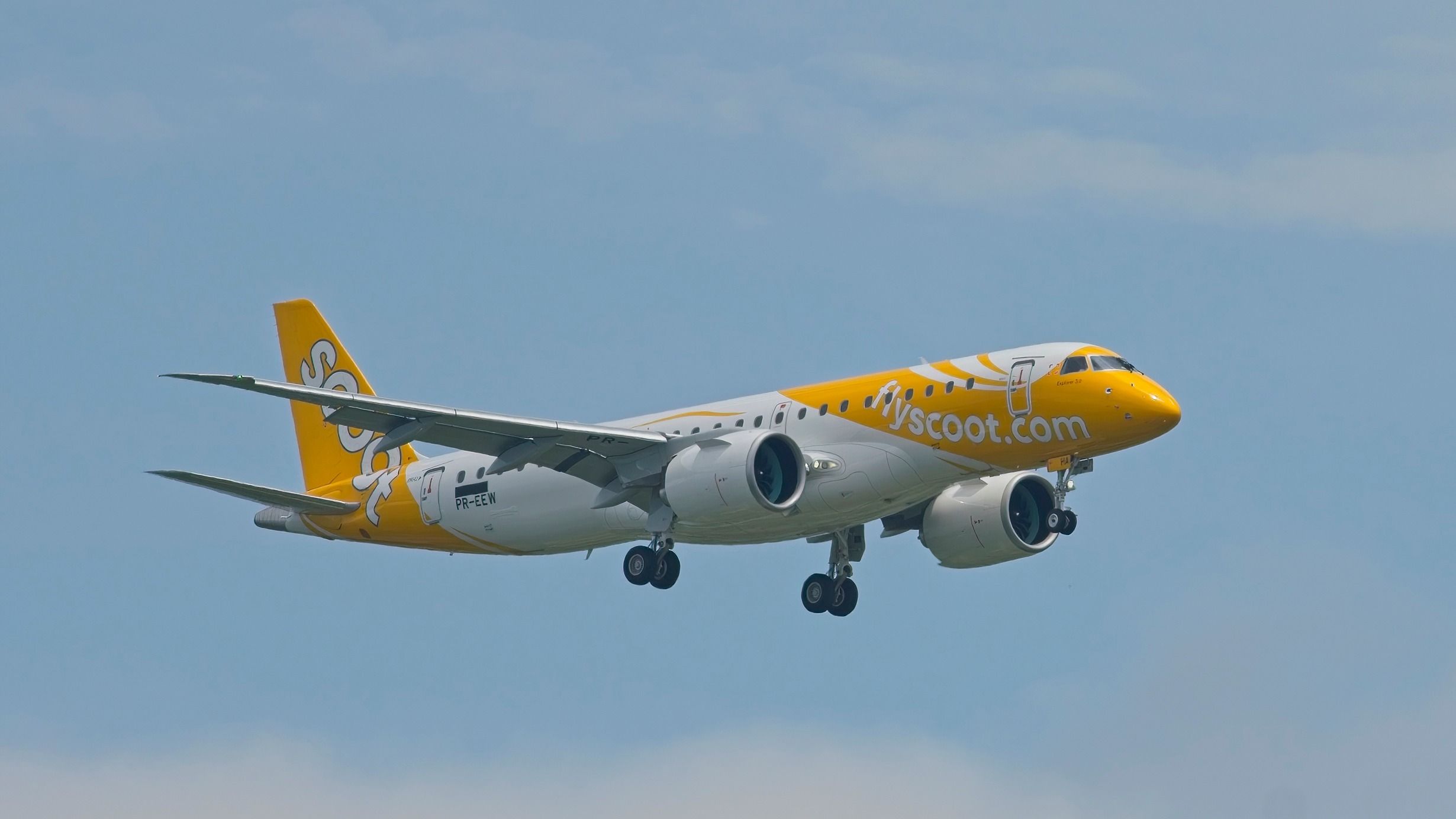Scoot feiert den Start von New Embraer E190-E2 am Flughafen Singapur Changi