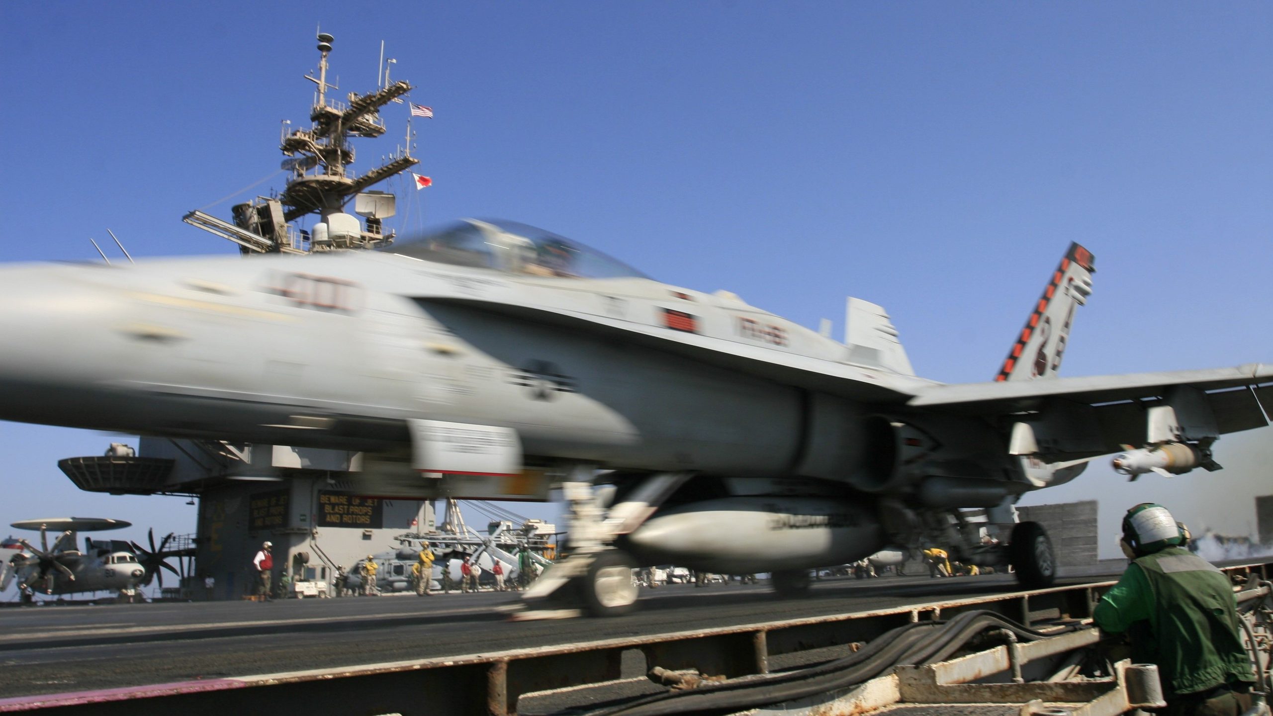 Die US Navy gibt das Angebot für die The Cloone Next Drone Fighting Tech aus, da die Angriffe im Roten Meer bestehen bleiben