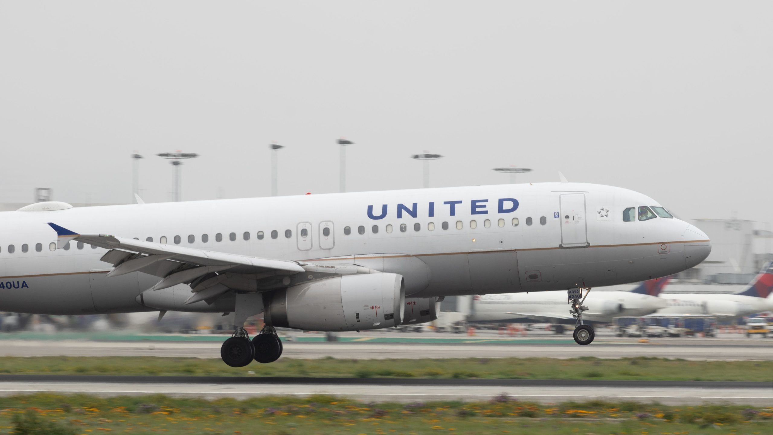 United Airlines-Flug von Chicago nach Seattle Abrieb aufgrund von Airbus A320 Motorfeuer
