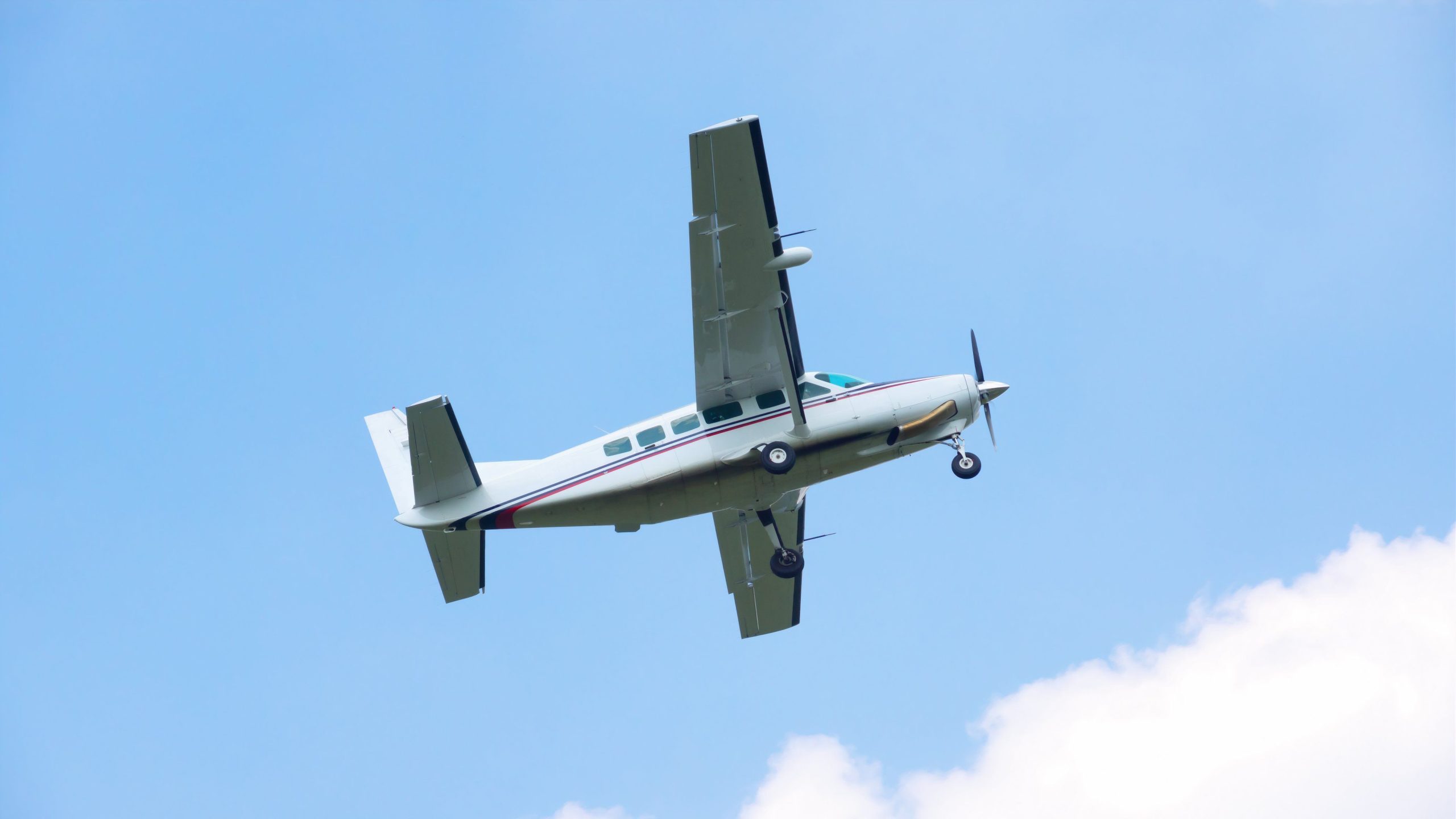 Kolumbien Cessna Caravan rollt von der Landebahn am Cupica 