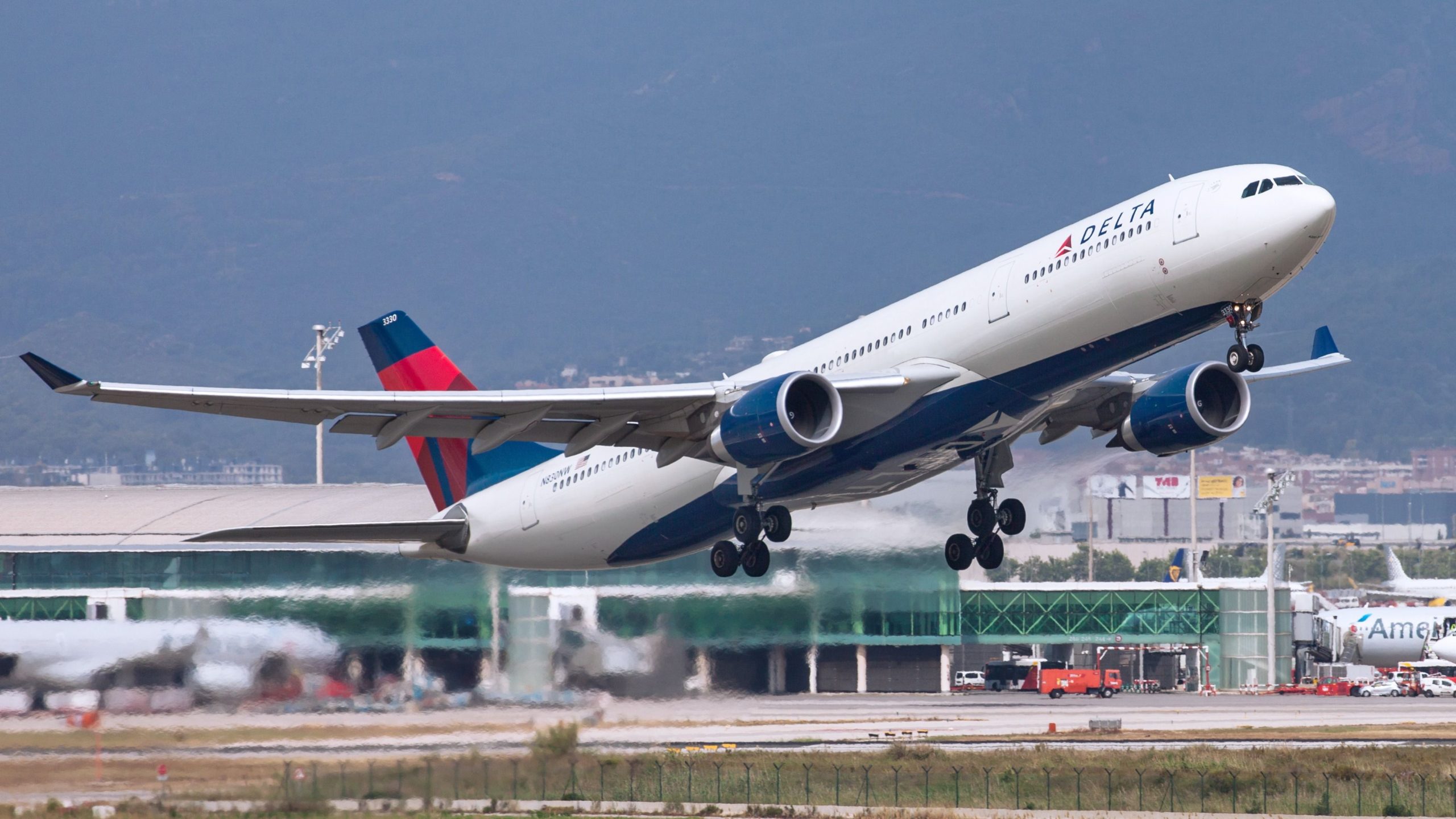 Maggots an Bord: Delta Air Lines Airbus A330-300 kehrt nach Amsterdam zurück, nachdem sich die Passagiere beschwert haben