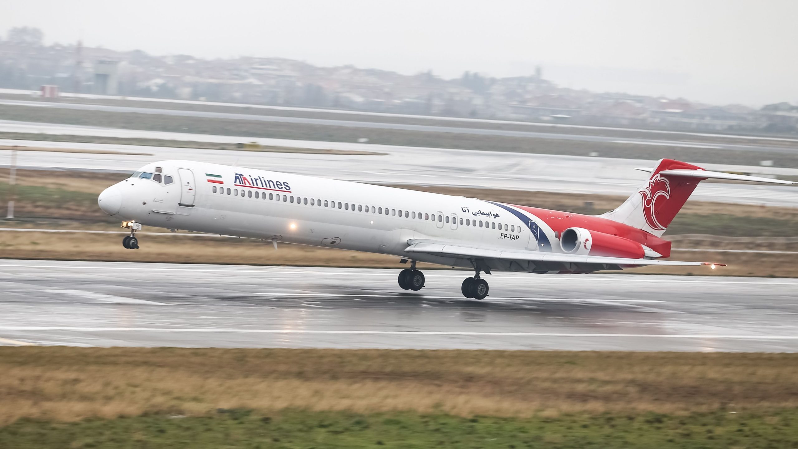 Der Iran stellt seine McDonnell Douglas Airline-Flotte mit hausgemachten JT8D-Motorblättern wieder her