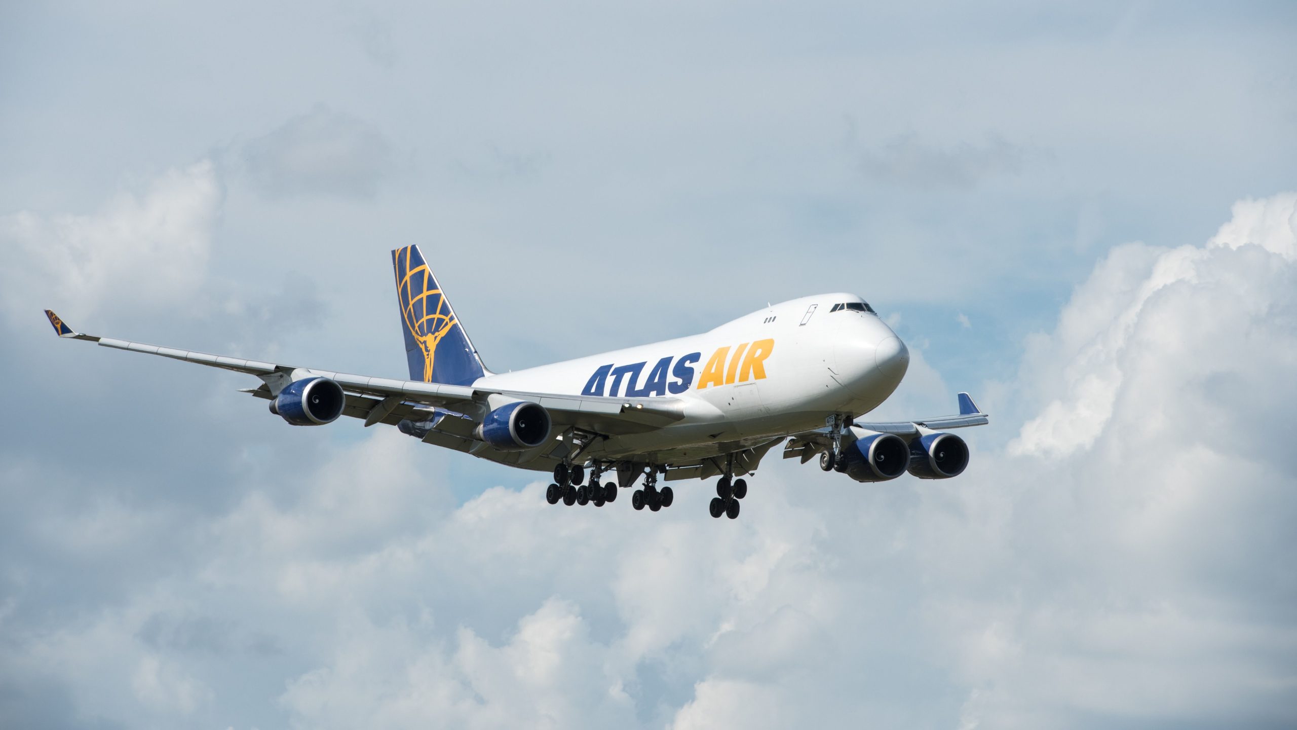 Atlas Air Boeing 747-400F macht die Notlandung in Los Angeles nach geblasenem Reifen