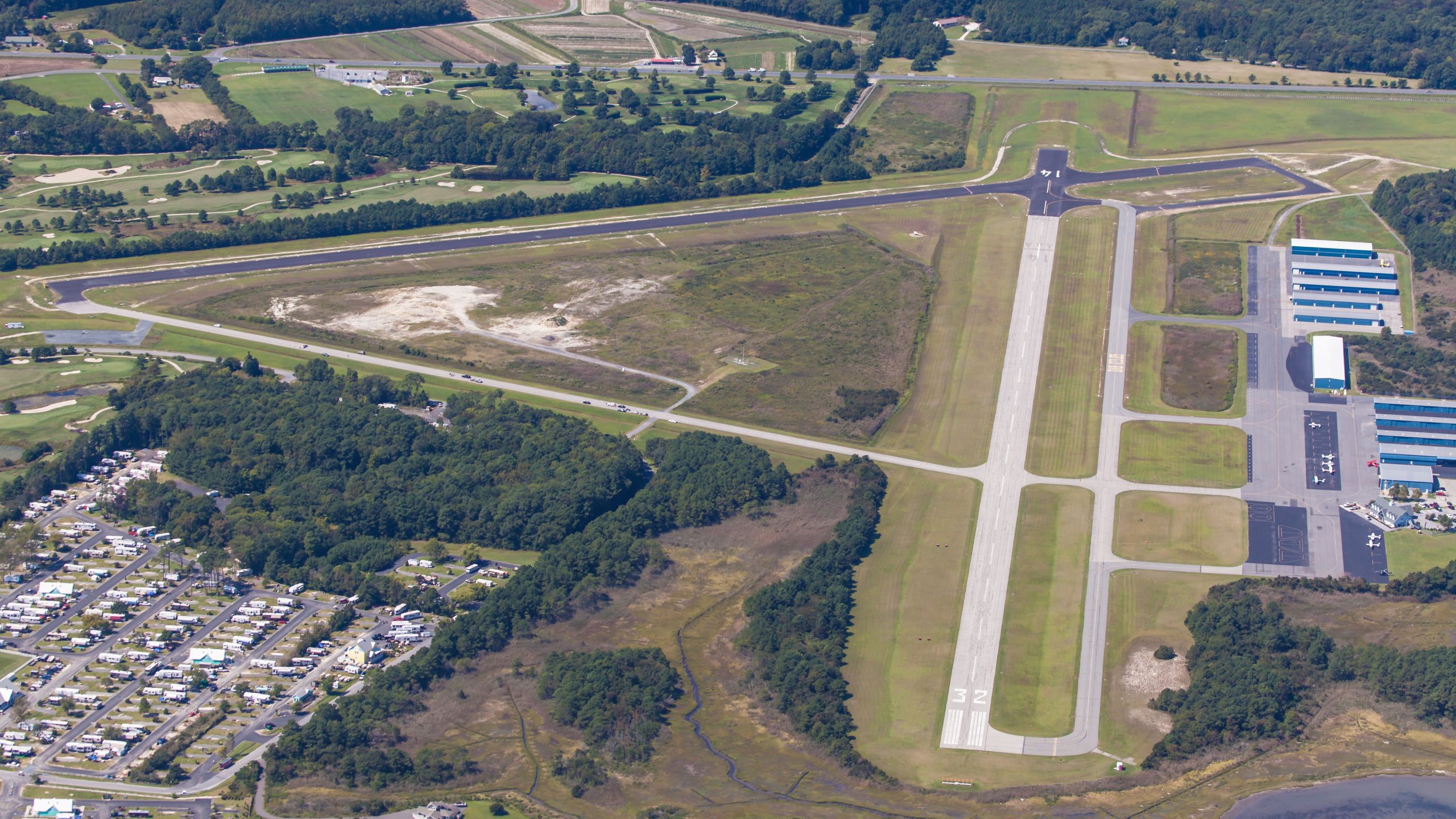 Studenten der Aeronautical University Student Drohnen an den Flughäfen an der Aeronautical University, um das Risiko des Vogelstreiks zu verringern