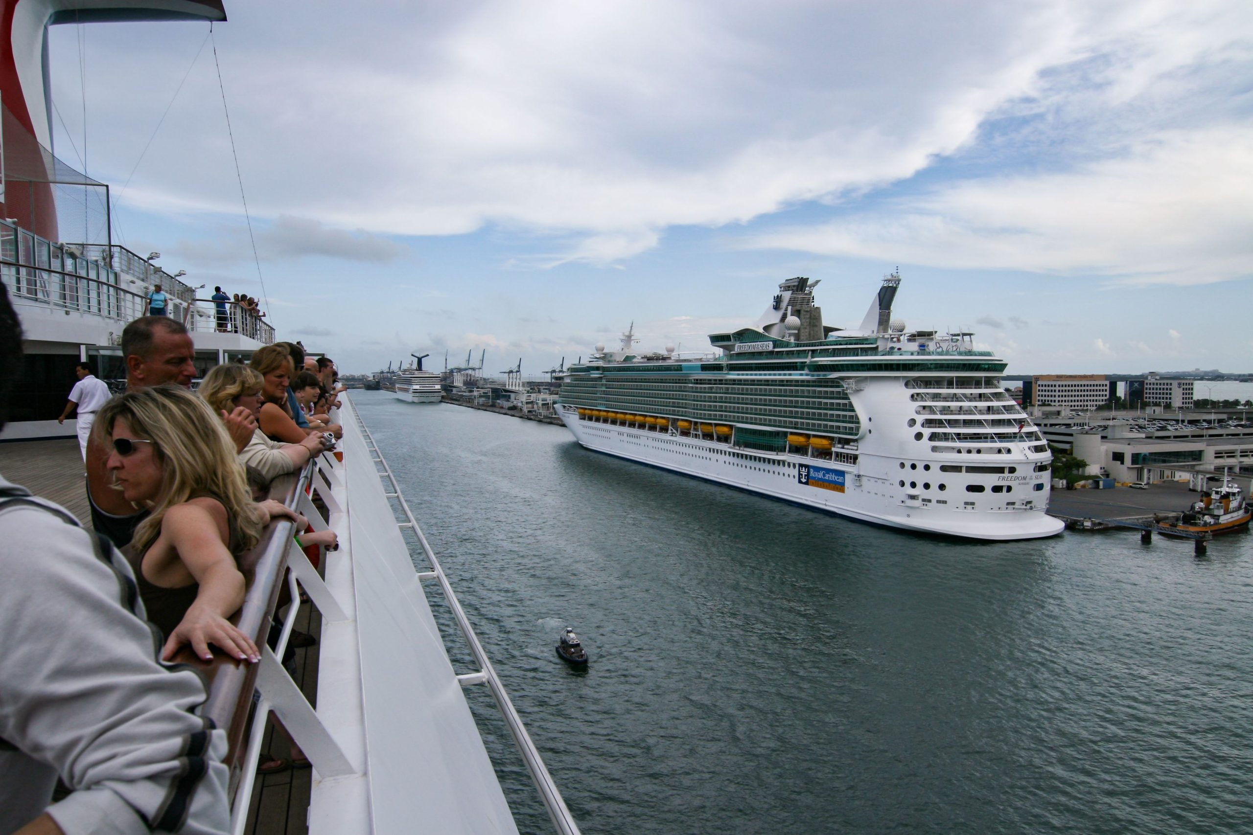 Die Rivalität der Carnival Cruise Line mit Royal Caribbean nimmt eine weitere Wendung