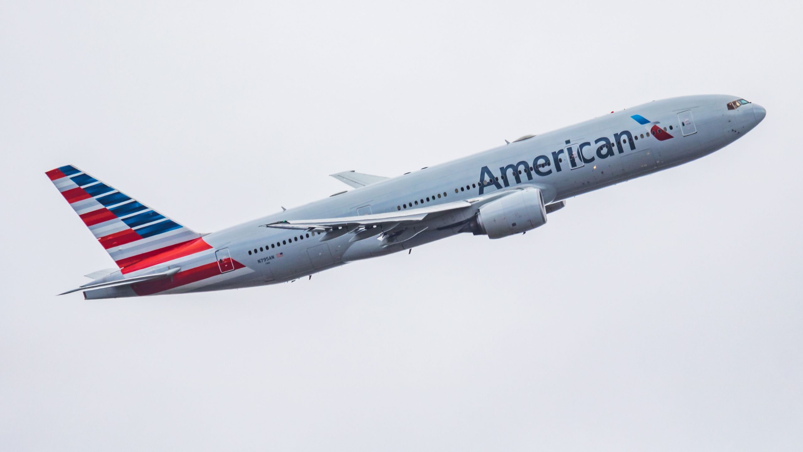American Airlines-Flugbegleiter genehmigen neue Vertrag, die langjährige Streitigkeiten beenden