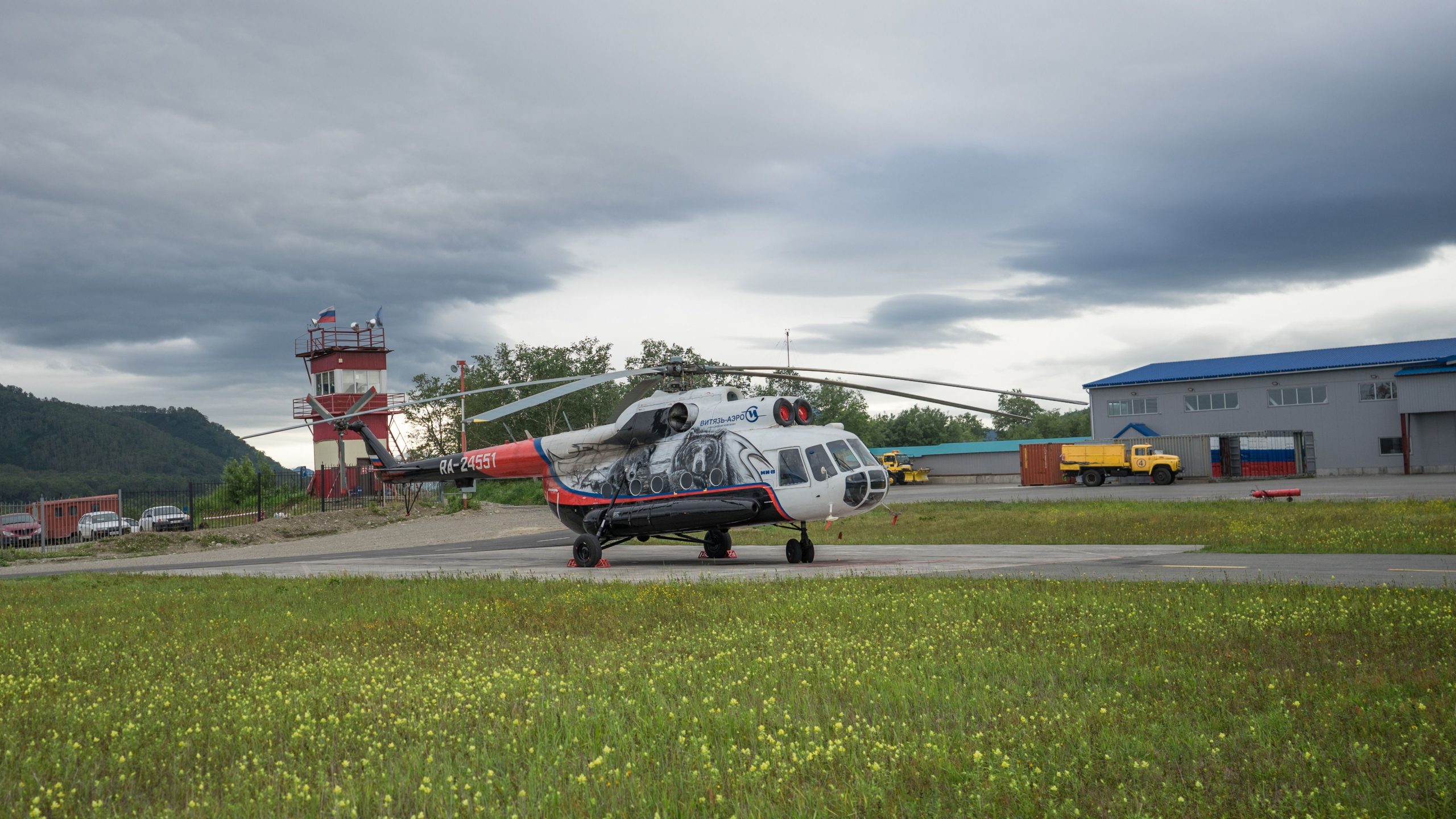 Der russische Mi-8-Hubschrauber mit 22 Insassen wird in Kamchatka in der Nähe des Vulkans vermisst