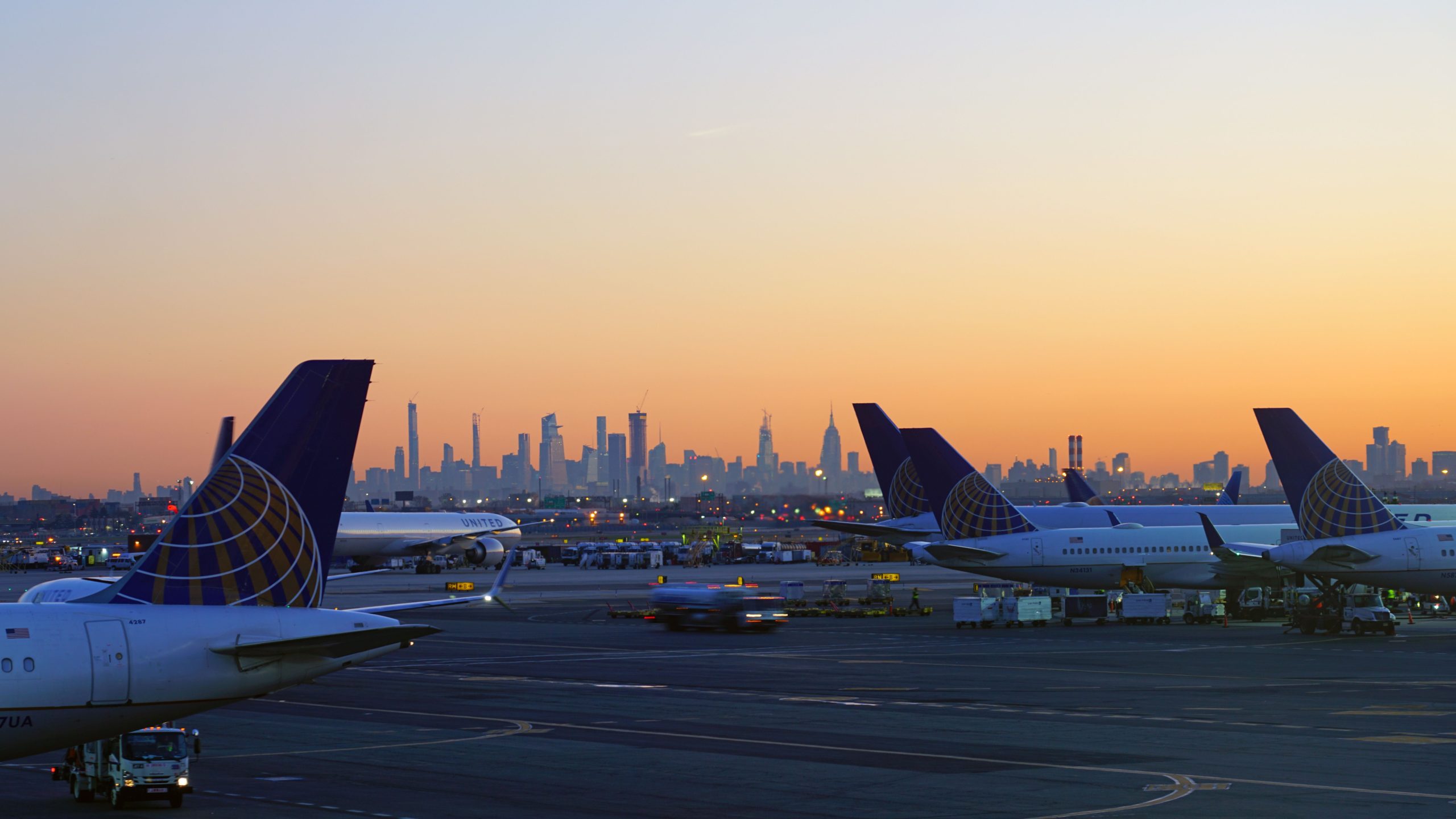 Polizei verhaftet Mann am Newark Liberty International Airport, nachdem die TSA Waffe im Rucksack gefunden hatte
