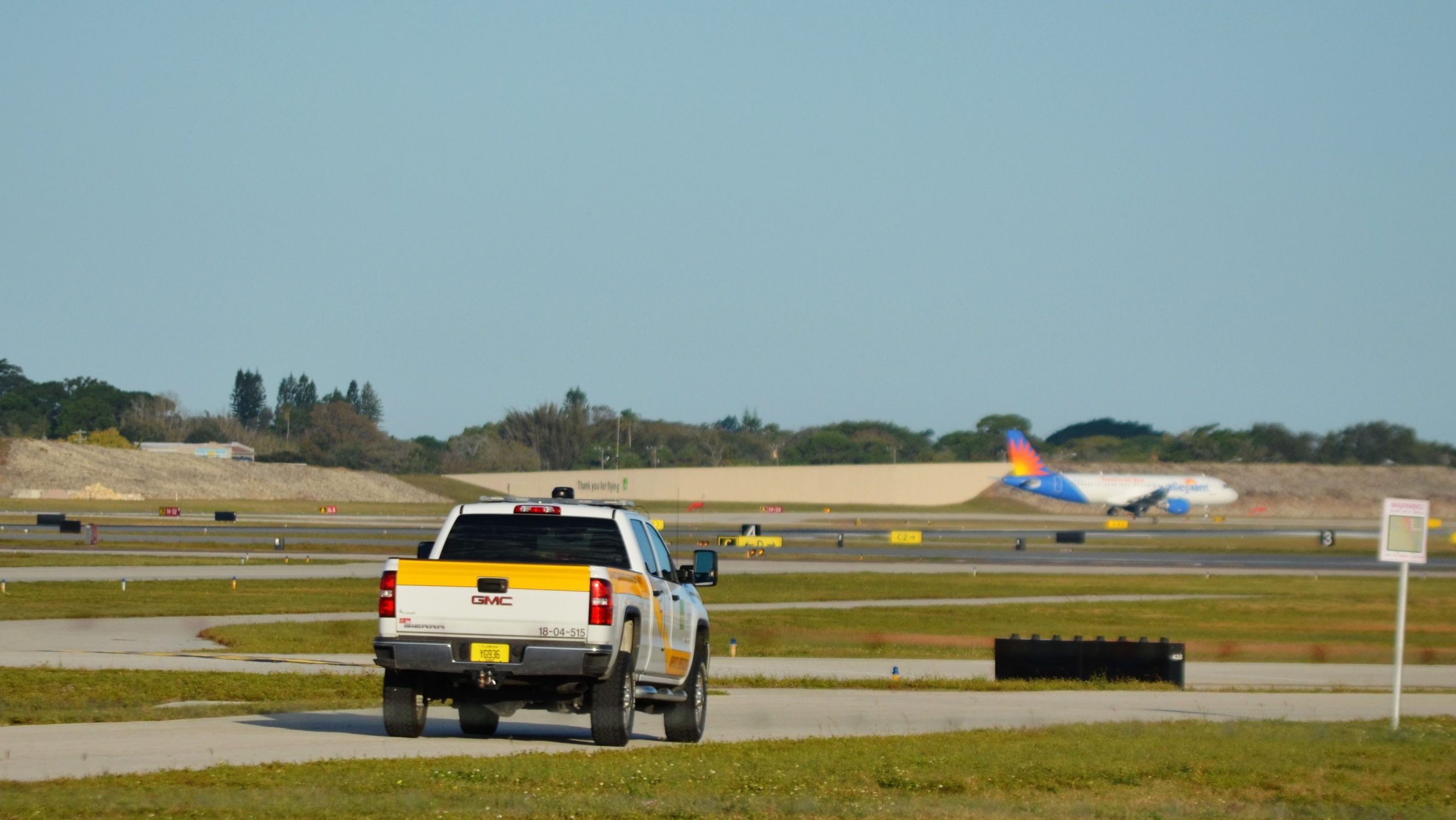 "Umfangreiche Reparaturen": Sarasota Bradenton Airport wurde bis nächste Woche geschlossen, nachdem der Hurrikan Milton das Dach abgerissen hat