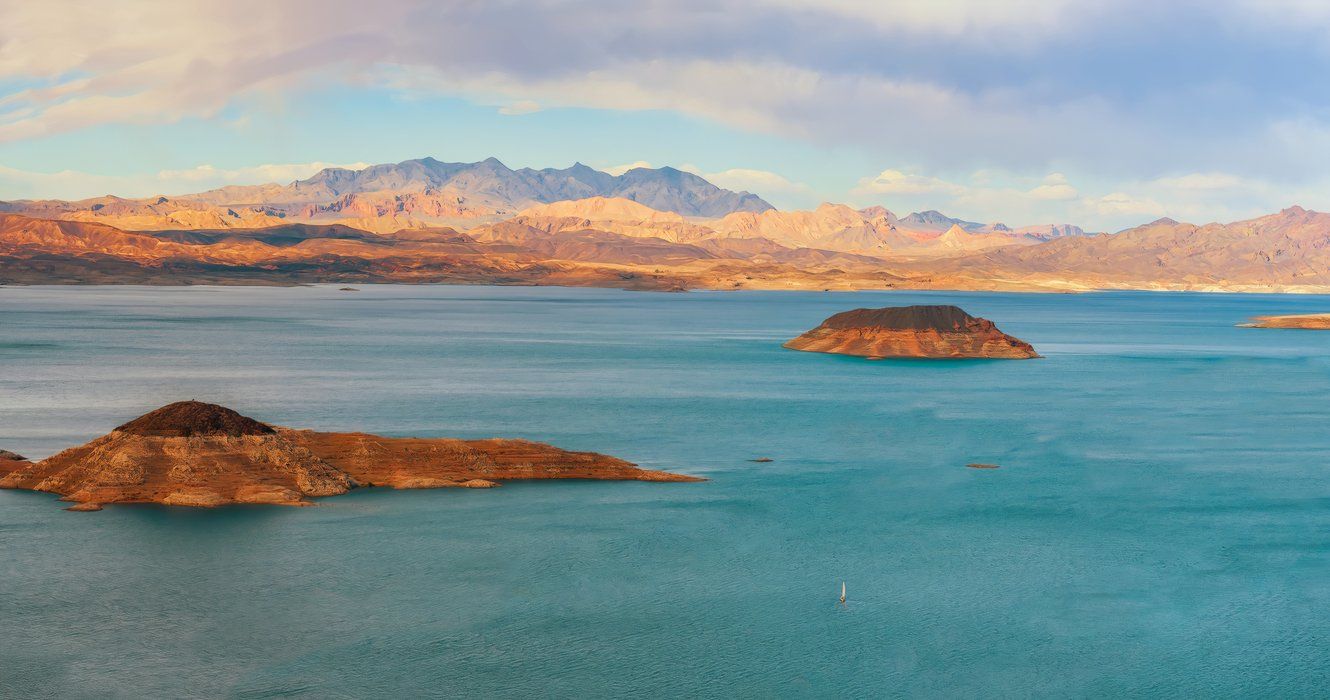 Der größte künstliche See in den USA hat eine beeindruckende Wasserkapazität von 28,76 Millionen Morgen im Vollpool