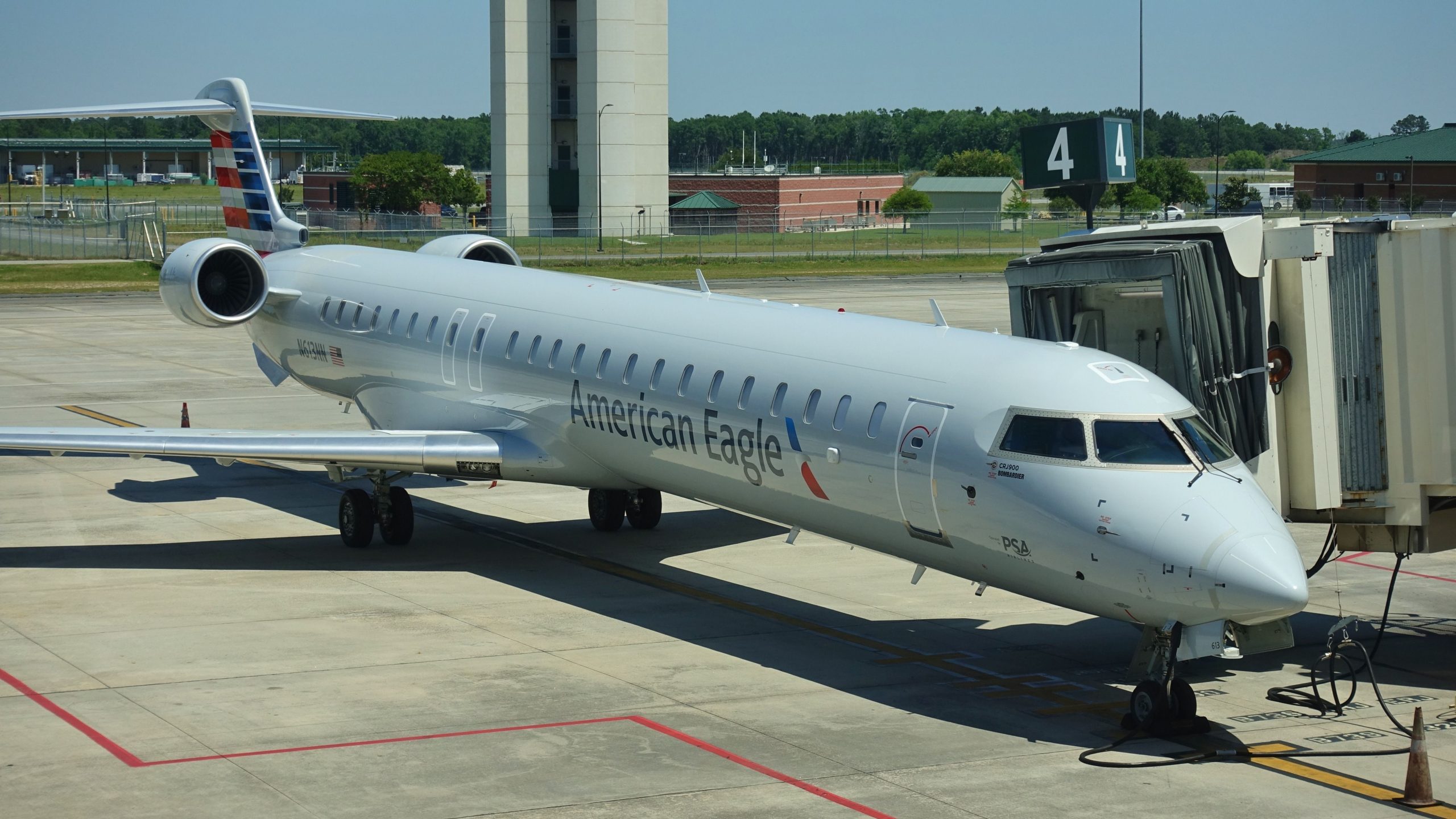American Eagle Bombardier CRJ900 Notalarm 