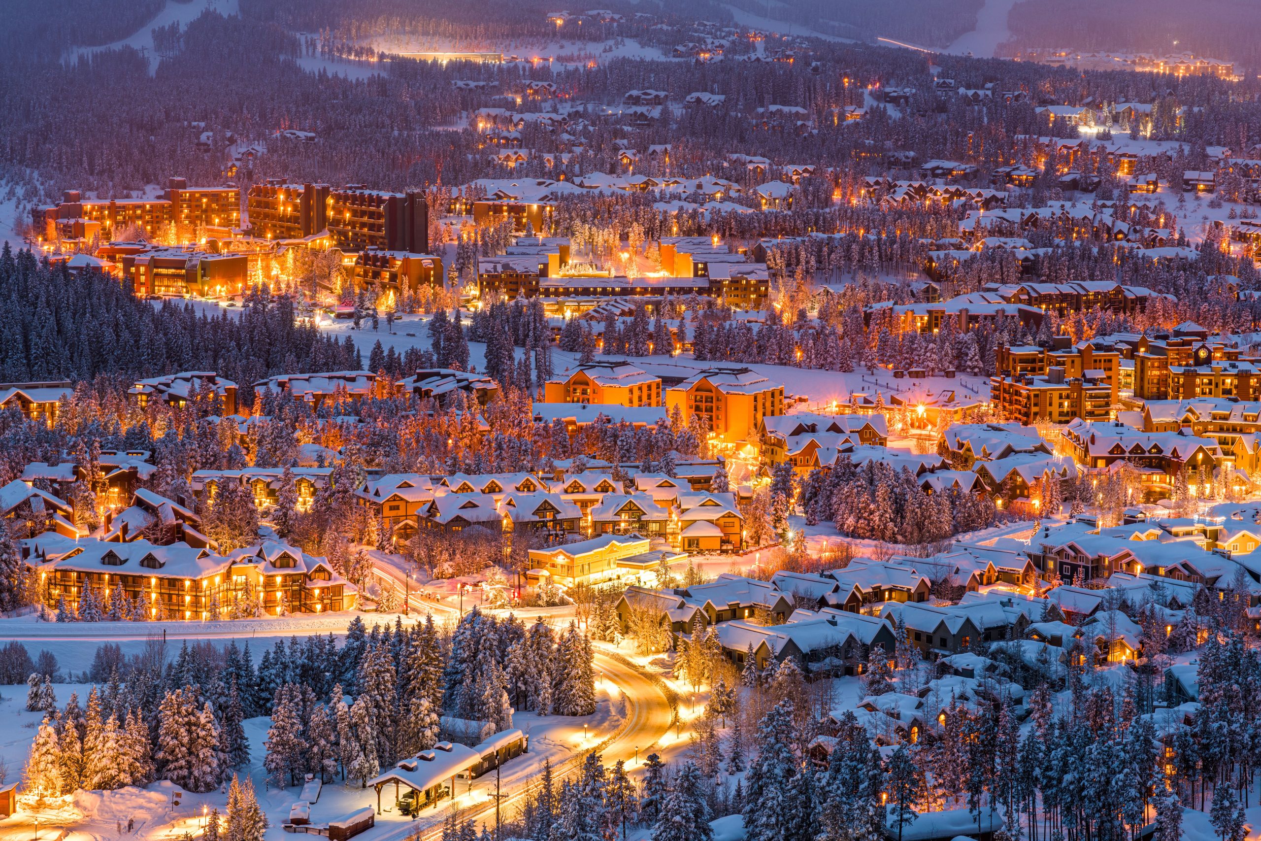 8 beste kleine Städte in Amerika, um die Feiertage zu besuchen