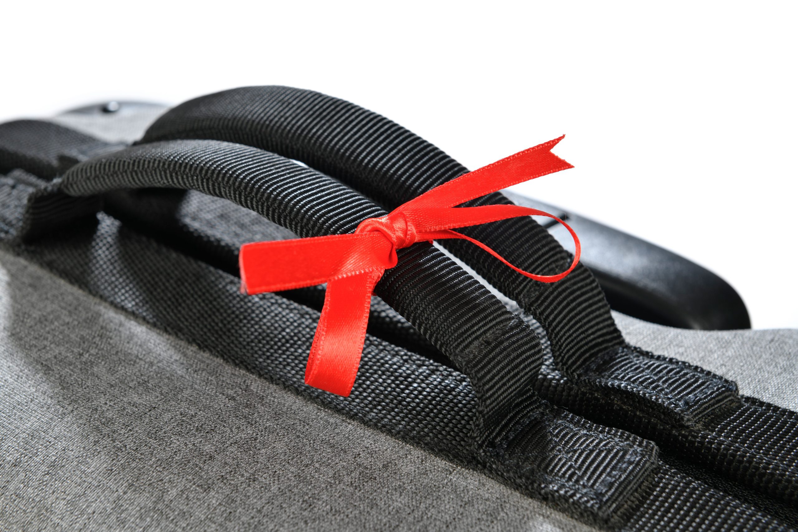 Der Gepäckverteidiger des Flughafens warnt davor, Bänder nicht mit dem überprüften Gepäck zu binden