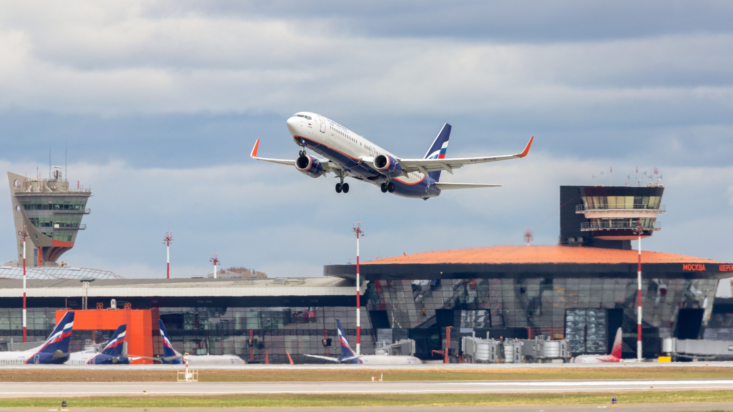 Beamte schließen Moskaus 4 Flughäfen vorübergehend wegen Sicherheitsbedenken