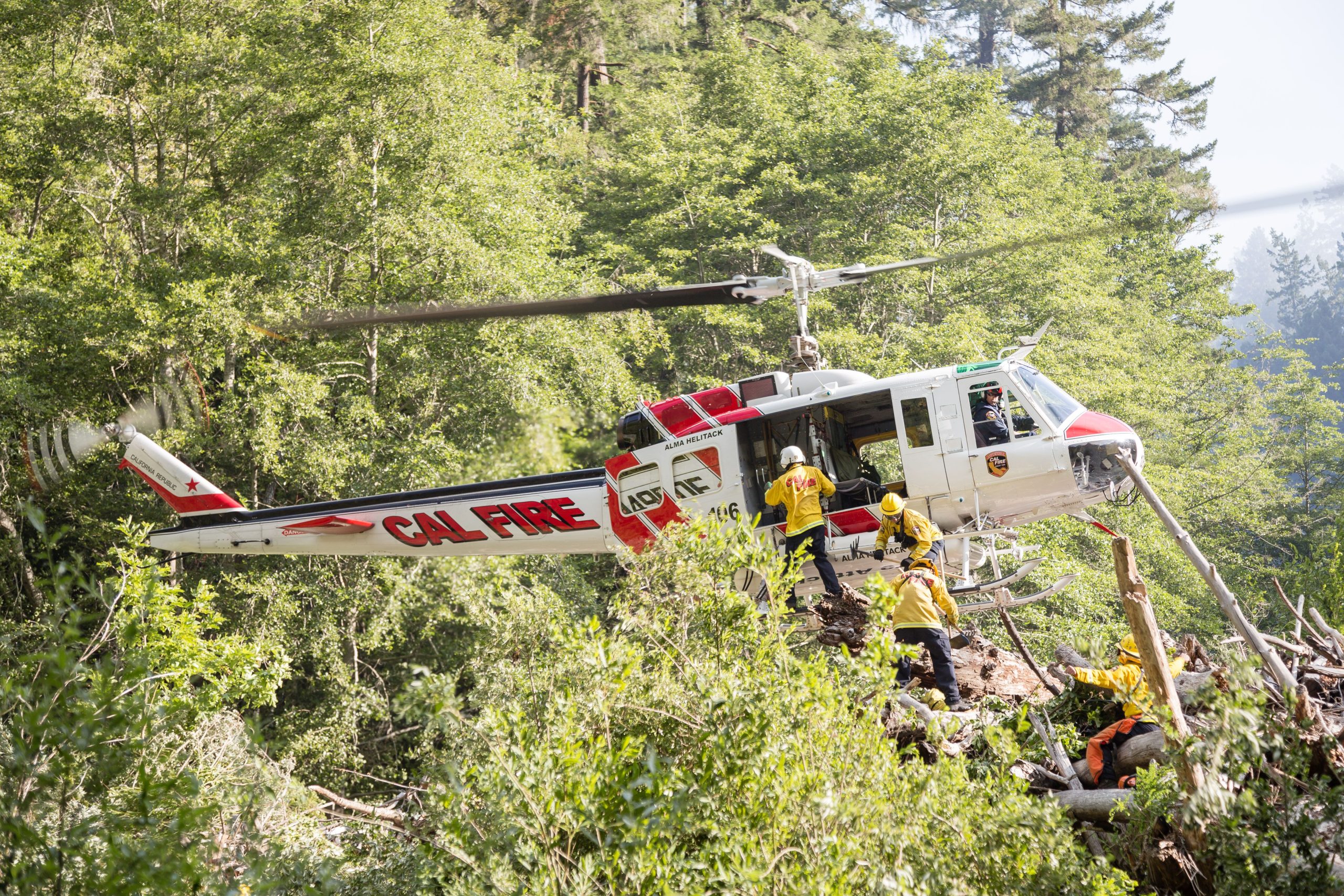 Die Mitarbeiter des California State Parks arbeiten daran, Artefakte zu retten, nachdem das Feuer zwei legendäre Staatsparks zerstört hat