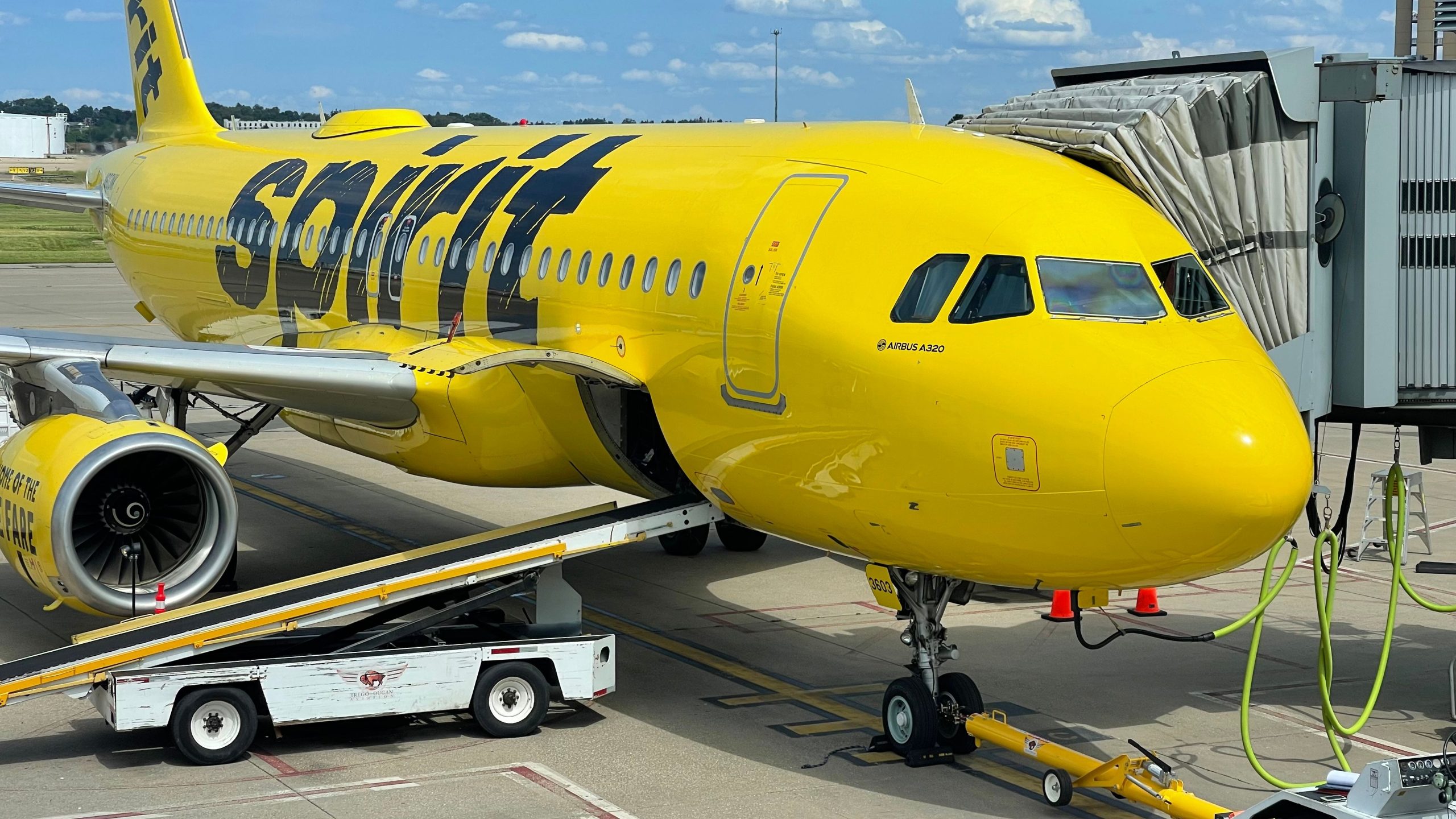 Der internationale Flughafen von Pittsburgh verteidigt die Integrität des neuen Parkhauss trotz des Knackens