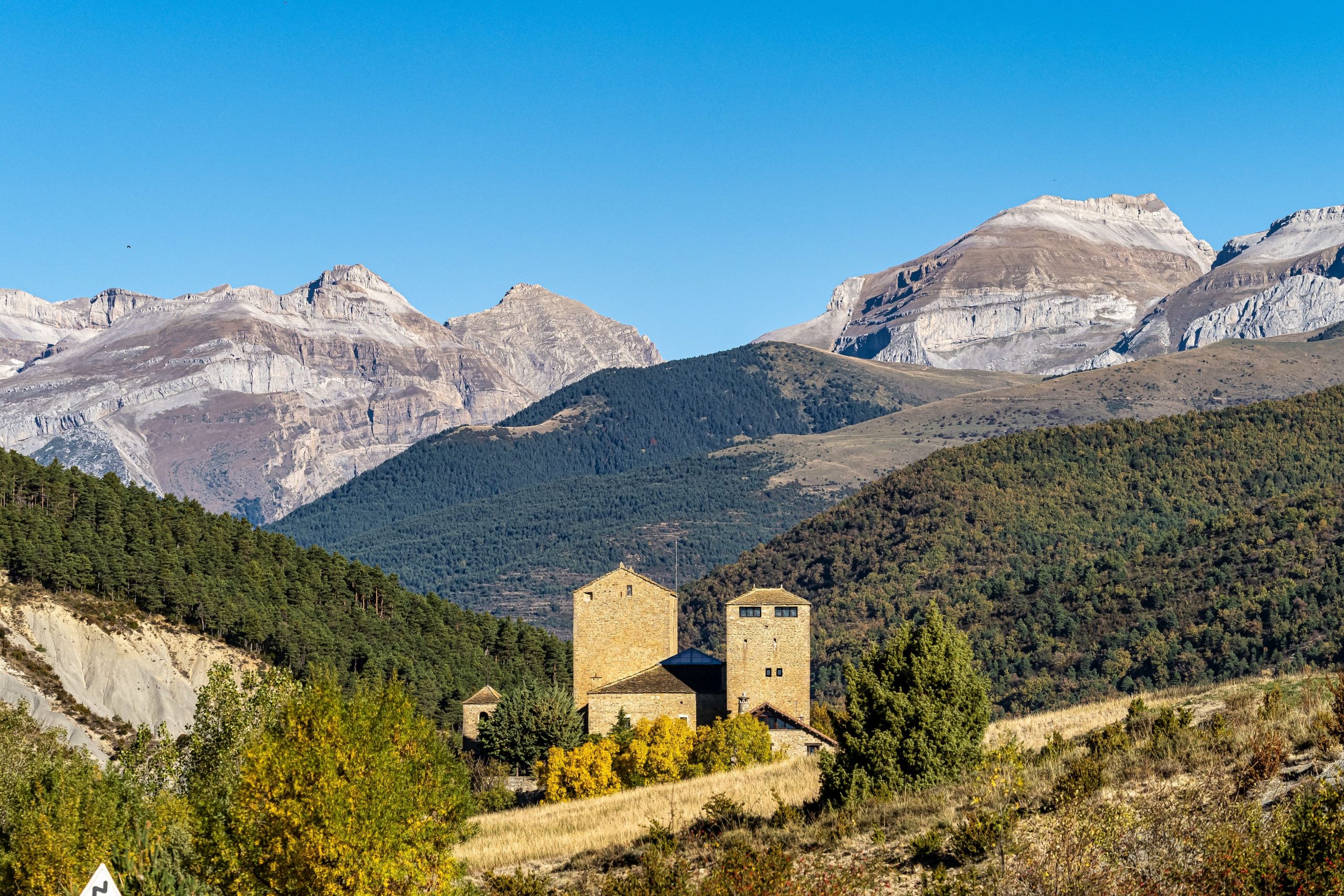 Tom Cruise unternahm gerade mit nur 14 Einwohnern in dieses europäische Dorf