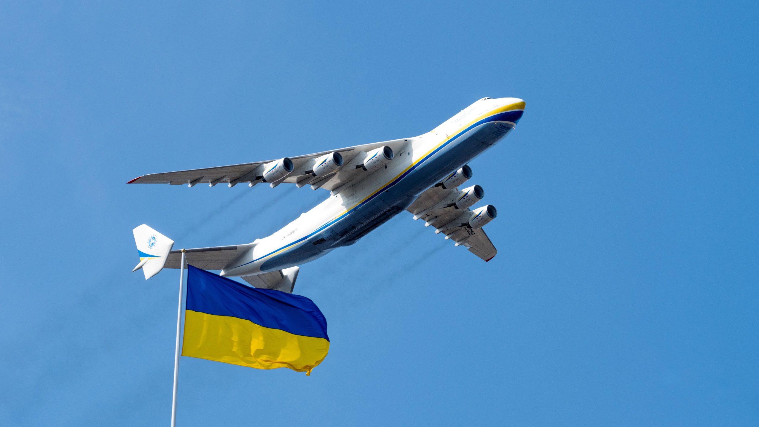 Teile, die die Wiederherstellung von AN-225 „MRIYA“ in der russischen Invasion der Ukraine zerstört haben, nachdem der Microsoft-Flugsimulator 3 Millionen US-Dollar für das Projekt gesammelt hatte