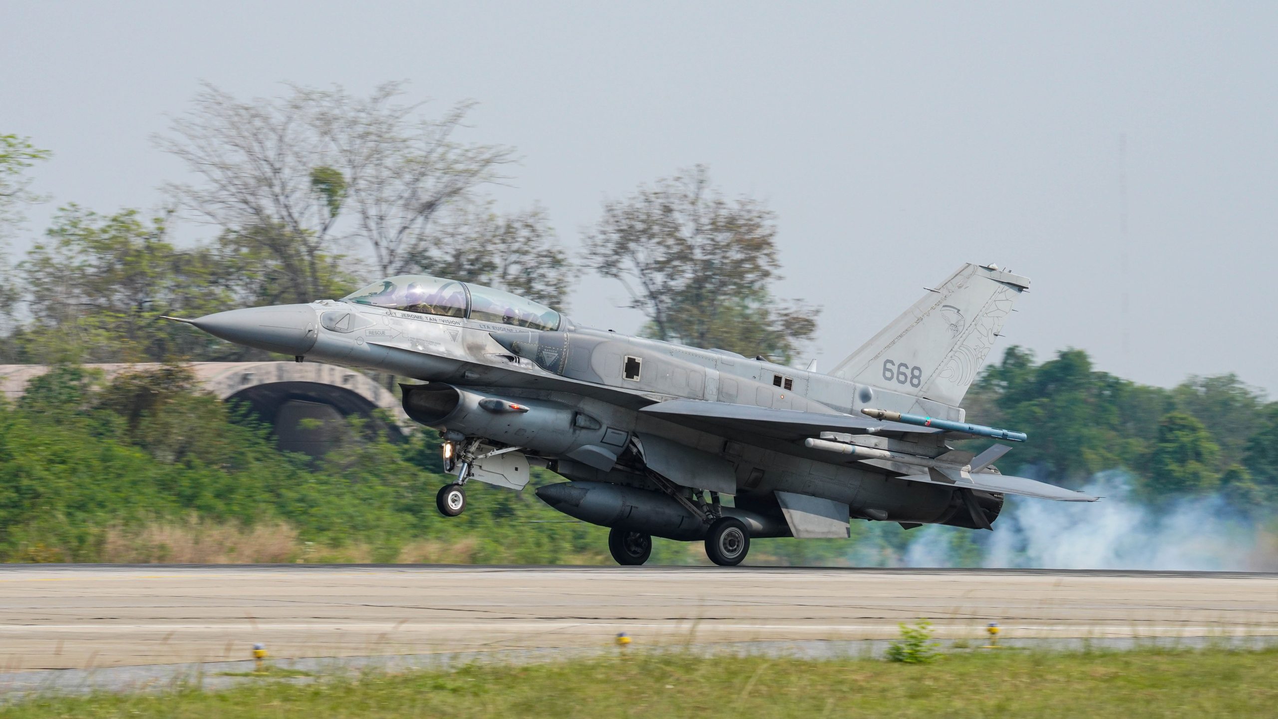 RSAF F-16 Jet stürzt an der Zentralluftbasis ab