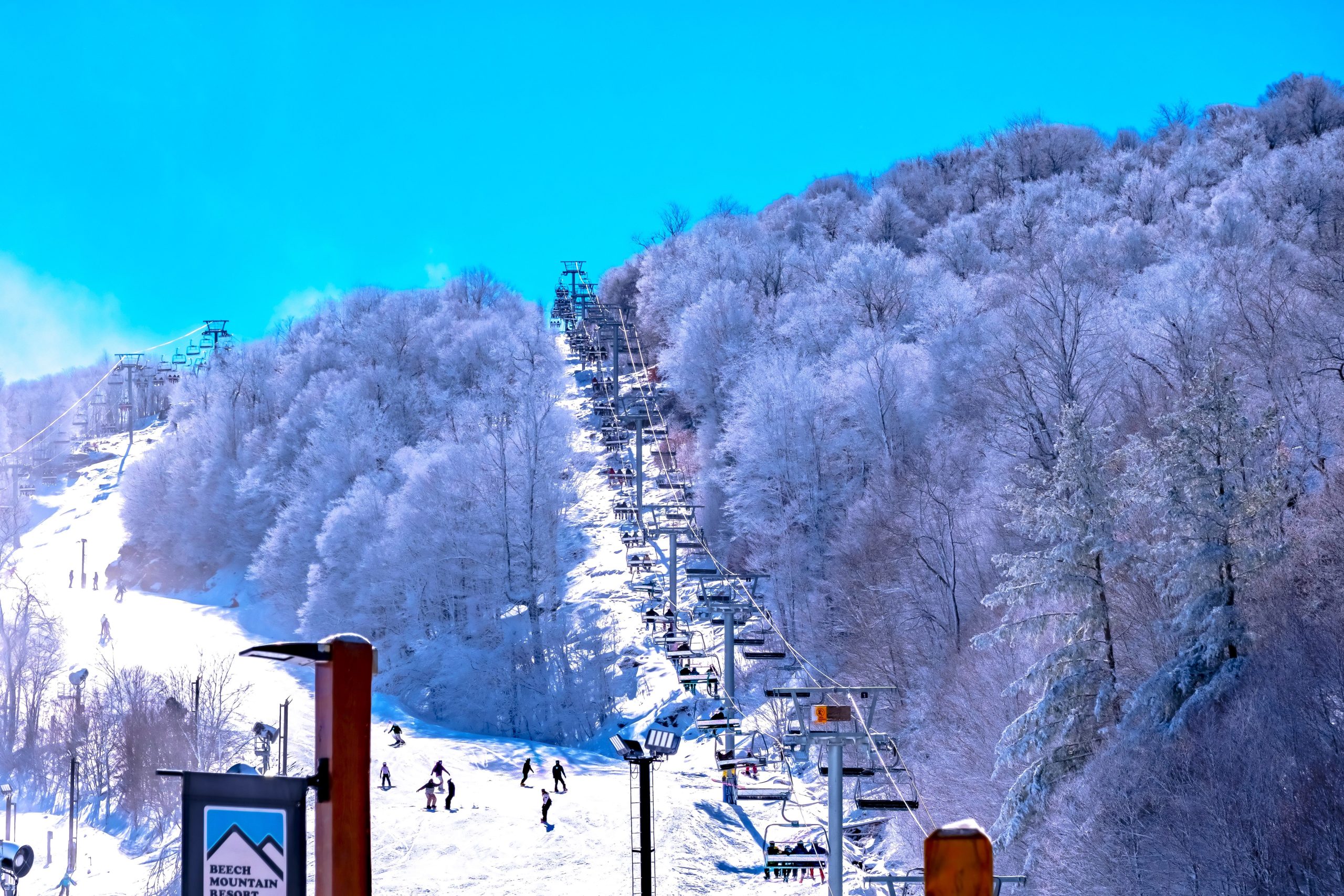 Diese unterschätzte Skigebiet in North Carolina ist der „Lake Tahoe“ der Blue Ridge Mountains
