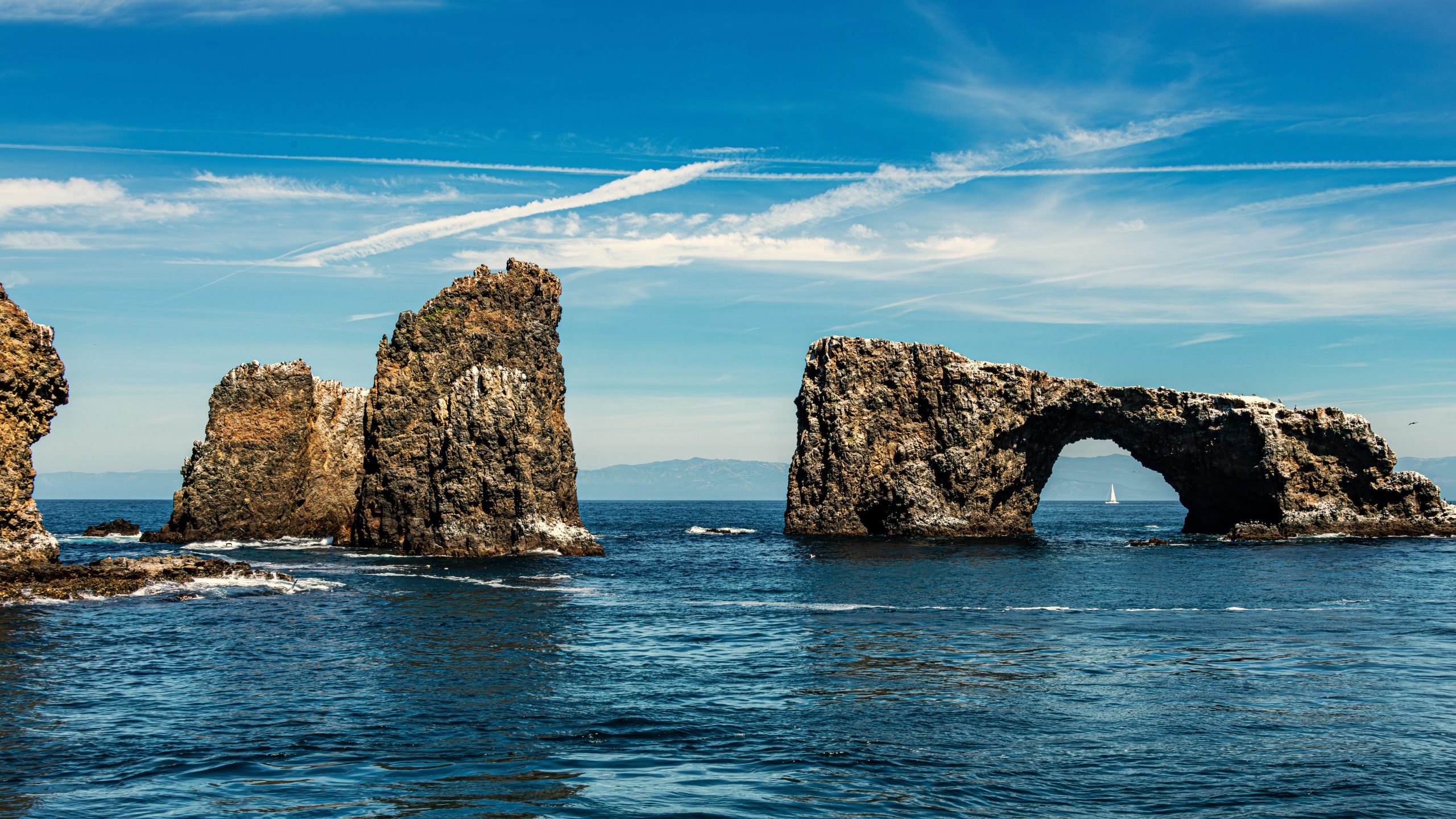 Sie können diesen versteckten und dennoch atemberaubenden California National Park mit dem Boot besuchen