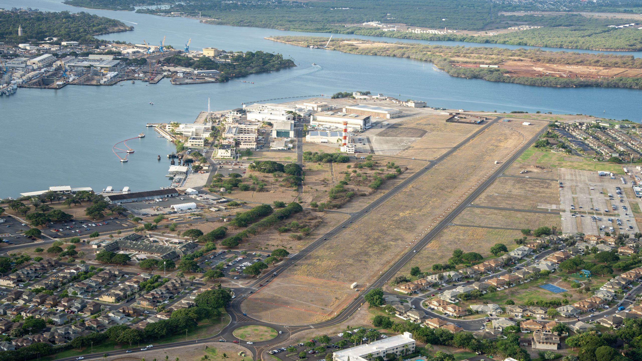 60 Minuten: Militärfamilien sprechen über mit Kraftstoffkontaminiertes Wasser in der Hickam Air Force Base Pearl Harbor aus