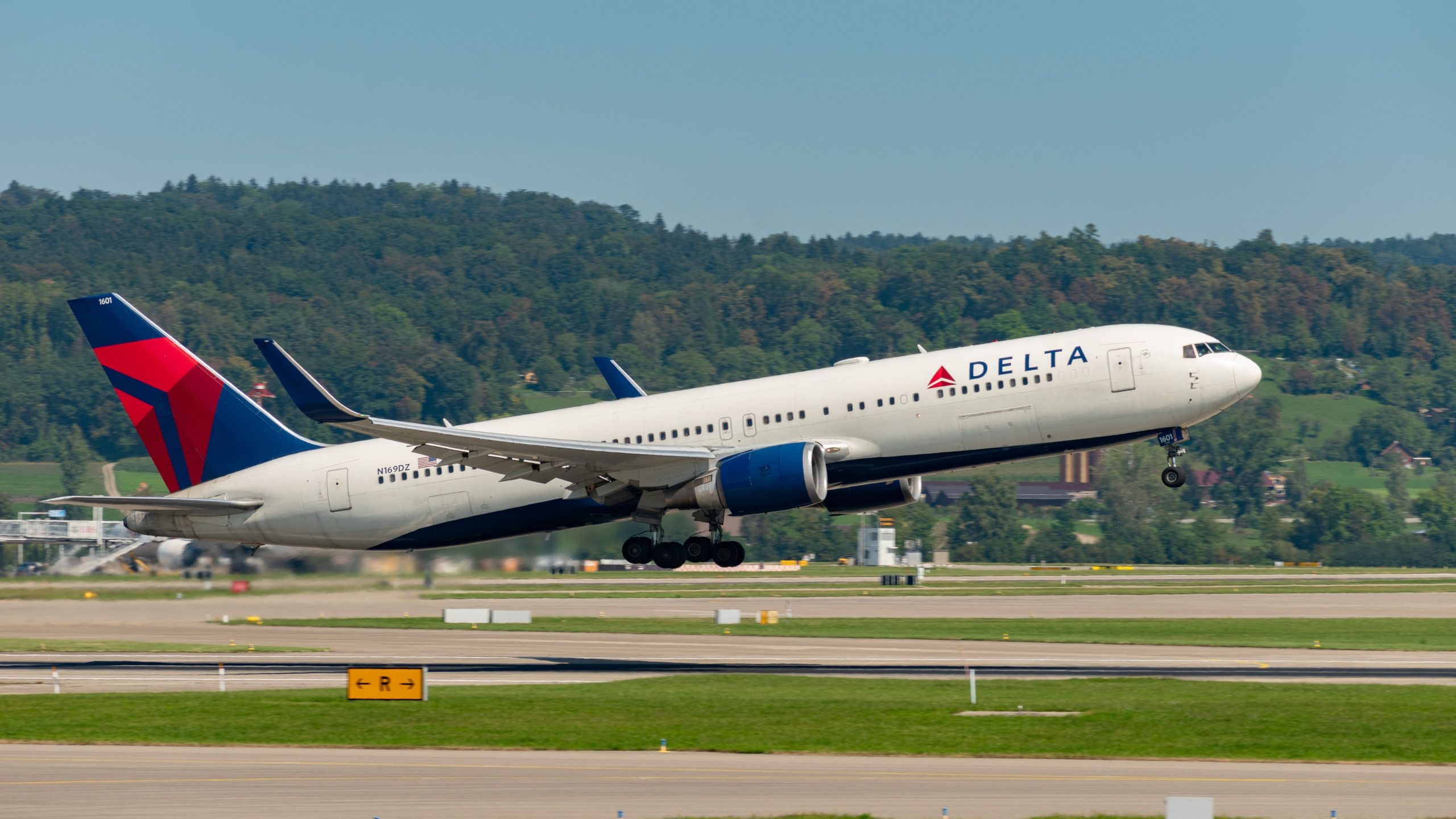 Delta Air Lines gewinnt 5 Forbes Travel Guide Air Travel Awards