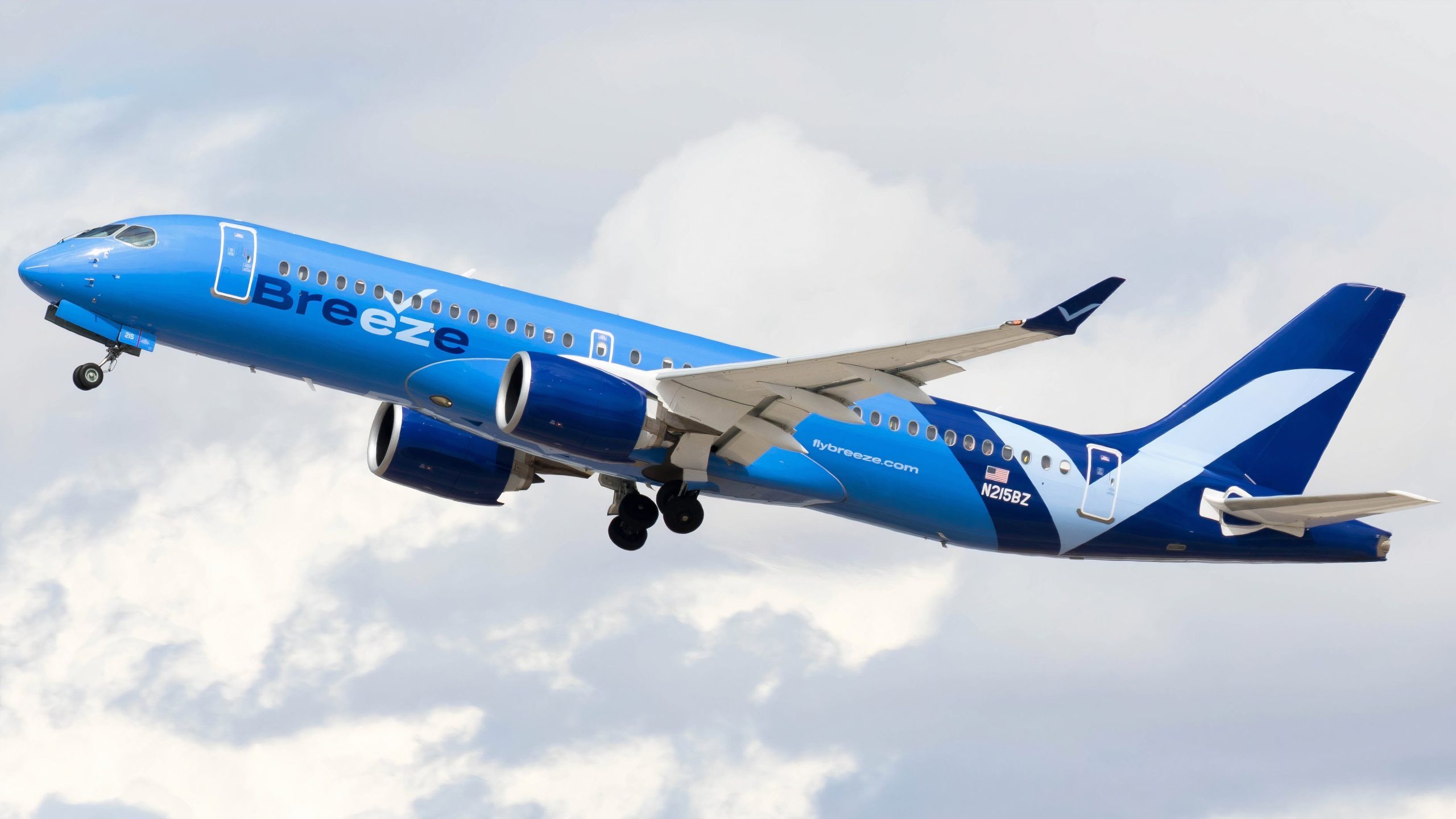 Breeze fügt die zweite Stadt Connecticut mit 10 Nonstop 