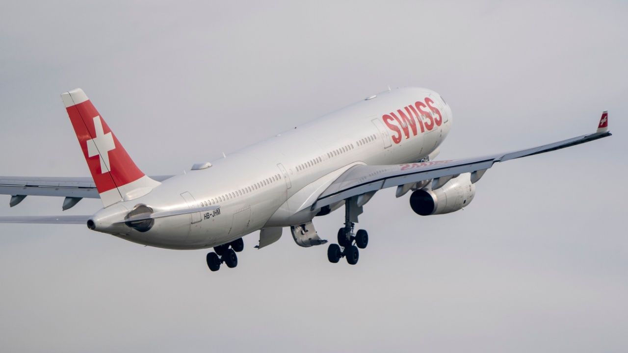 Schweizer Beinahe-Miss am Flughafen JFK, nachdem ATC 3 weitere Flugzeuge zur Überquerung der Landebahn geräumt hat