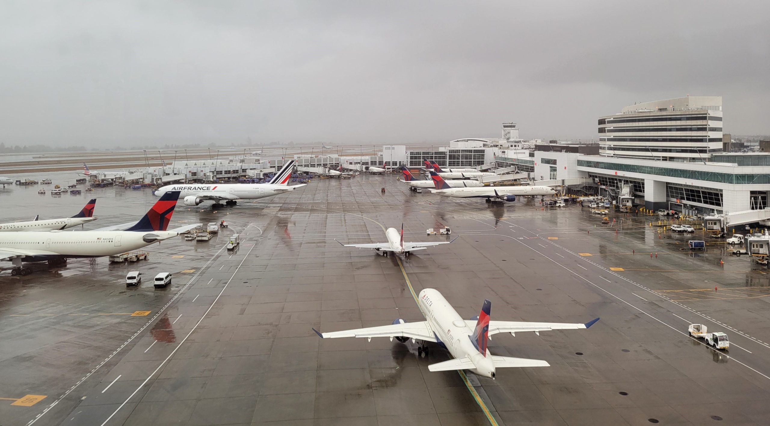 Flüge, die am Seattle-Tacoma International Airport aufgrund von Systemausfällen betroffen sind