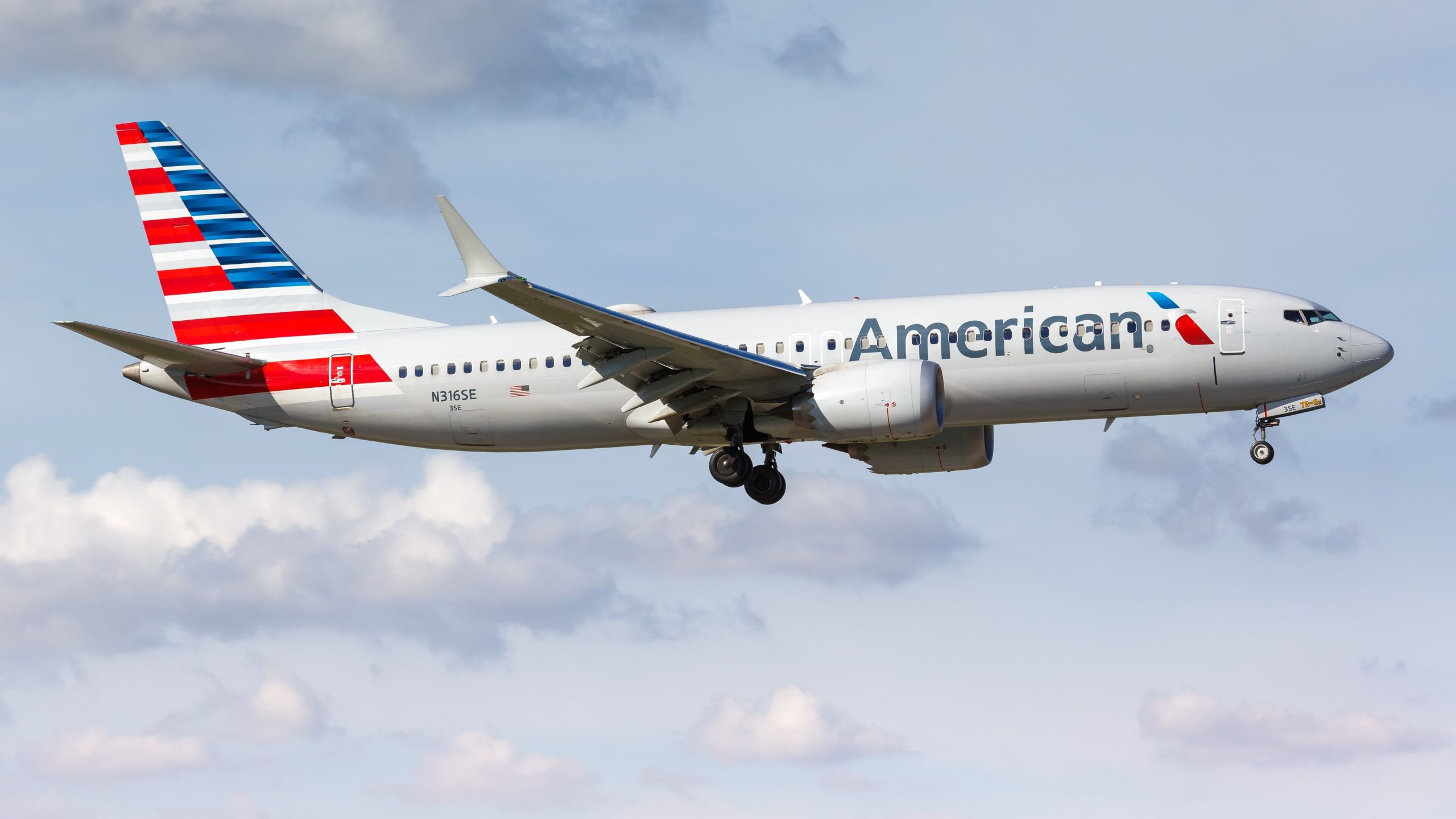 American Airlines Boeing 737-800 kehrt nach mutmaßlichen Angaben des Türwarns nach Chicago O'Hare zurück