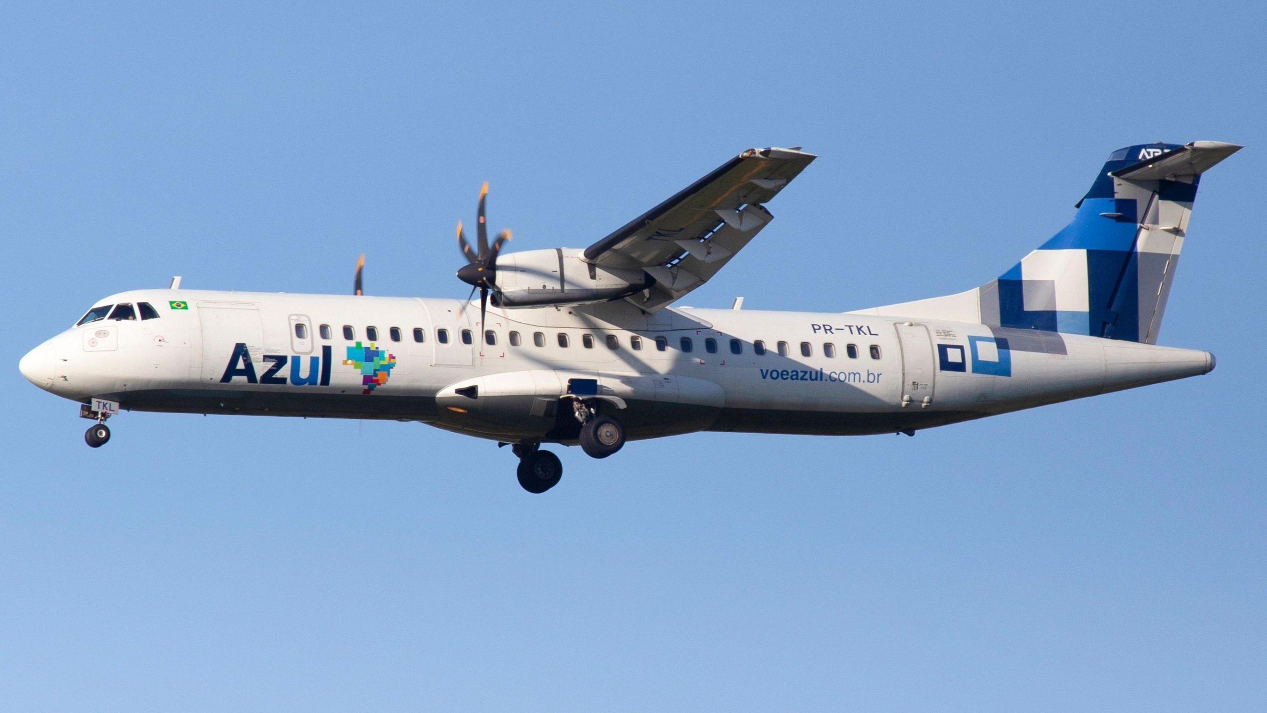 Azul ATR-72 kehrt nach Angabe des Motorbrandes zu Recife zurück
