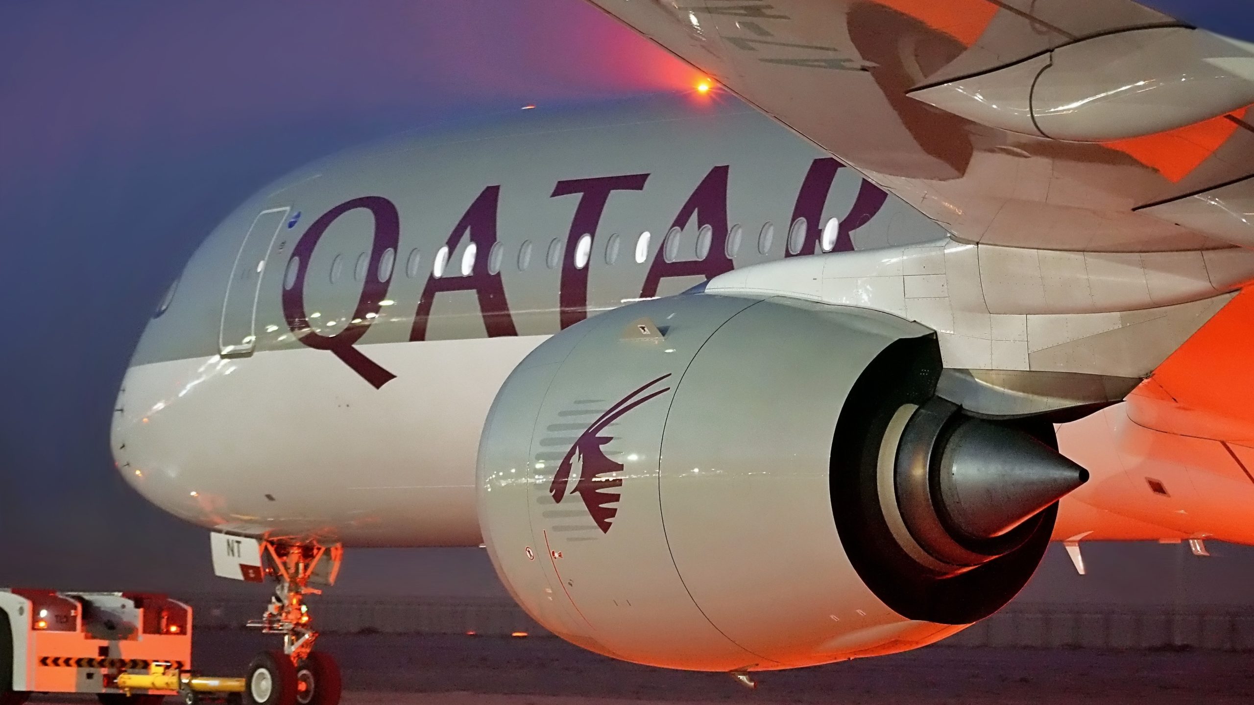 Qatar Airways verleiht die Kampagne "Abenteuer" mit KI festlichen Spin