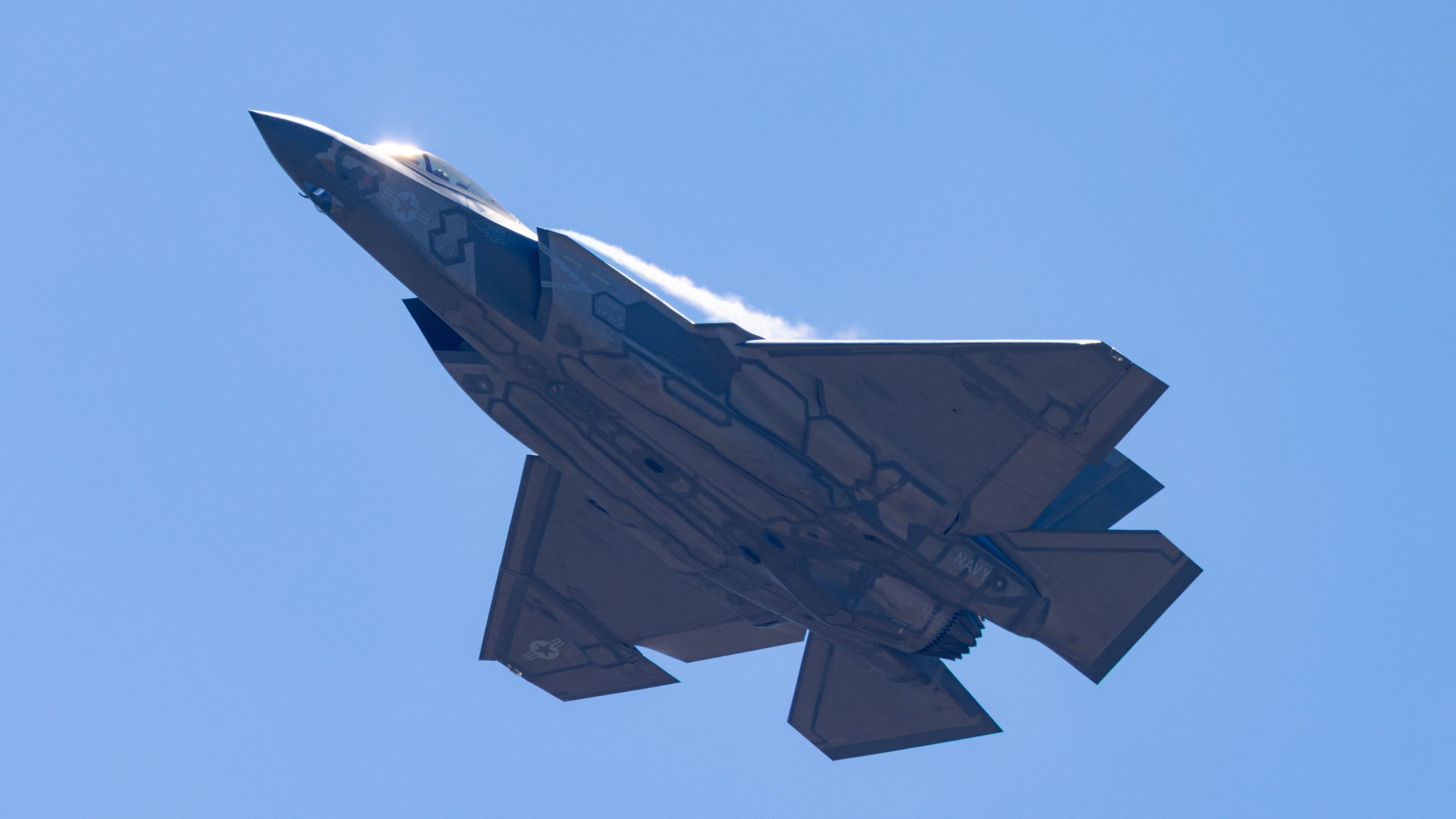 Unter dem Sekretär der Luftwaffe lobt die Beiträge von Frauen im US 