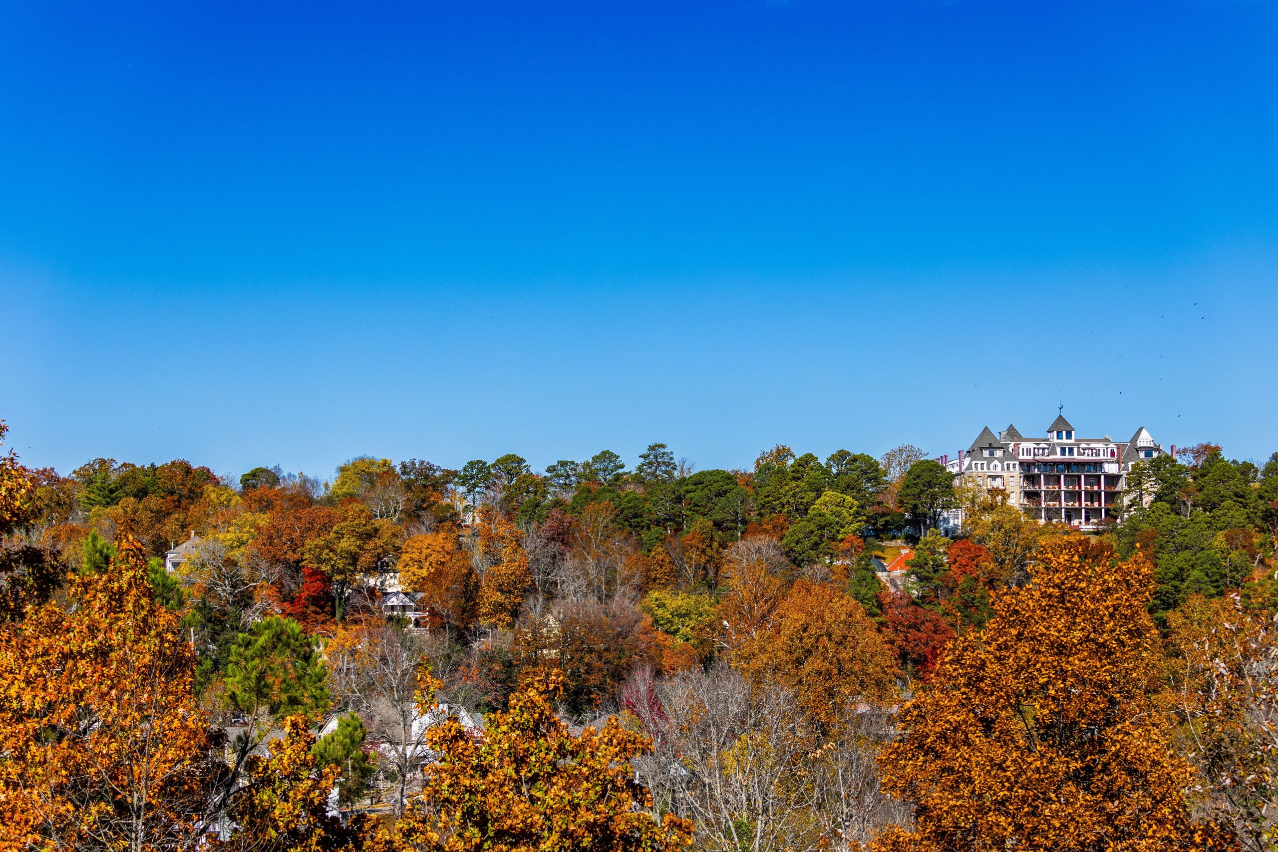 Top kleine Städte in den Ozarks, um Herbstlaub zu sehen