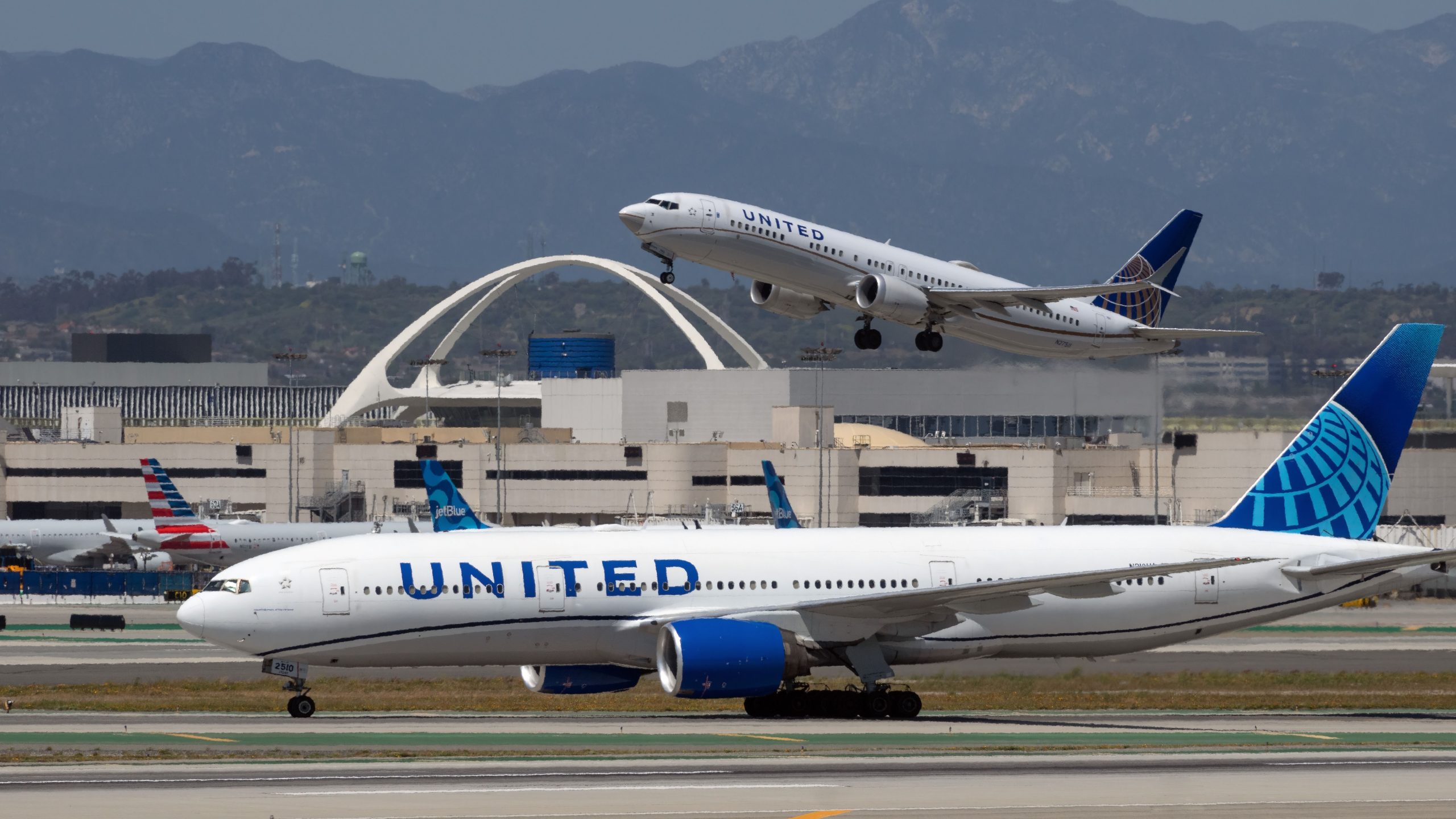 United Airlines sagt, dass der Ansatz von 'No Ausreden' hinter dem 2q 