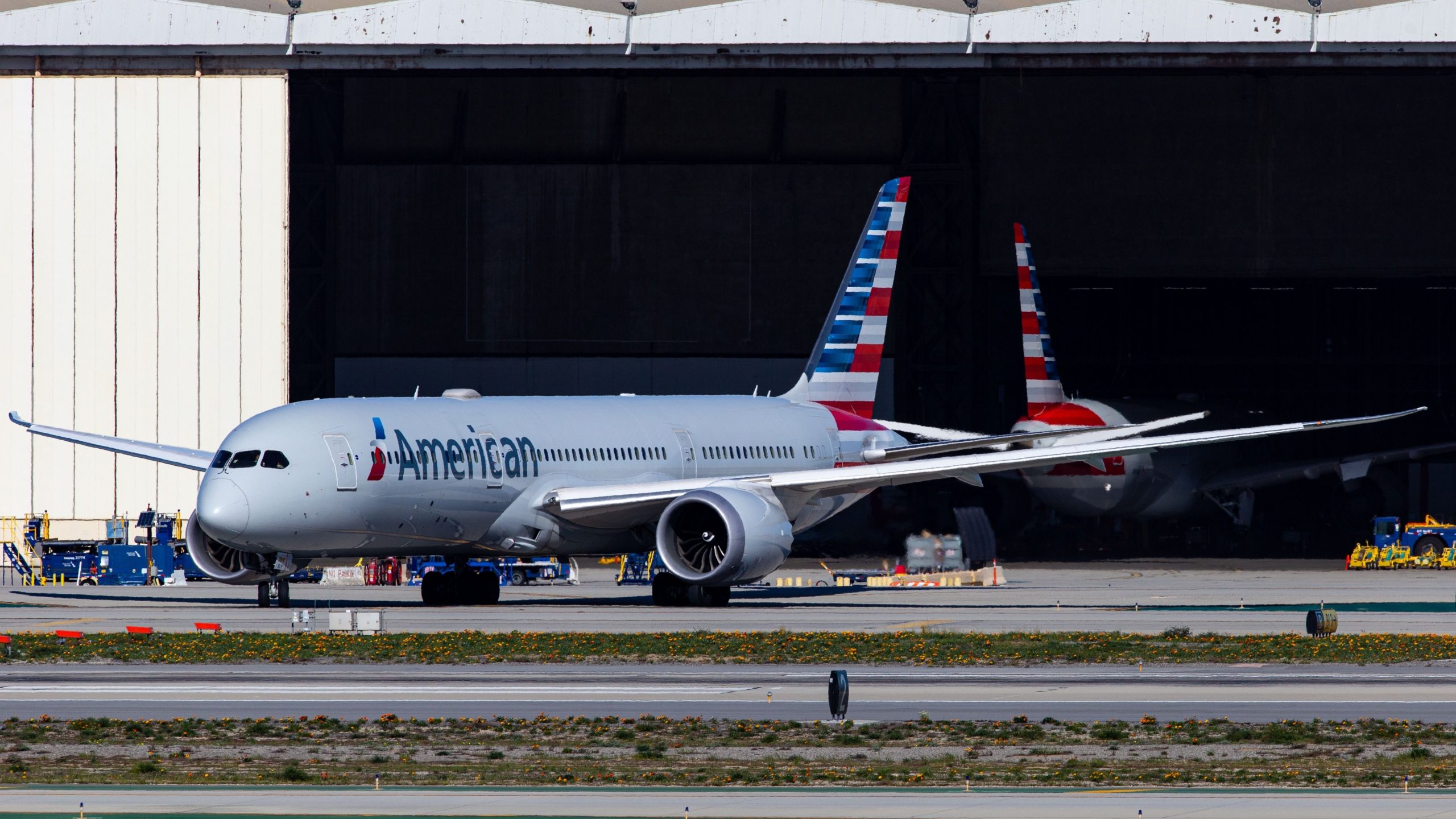 American Airlines Boeing 787-9 nach San Antonio nach dem Schlepper in New York nach San Antonio gefahren