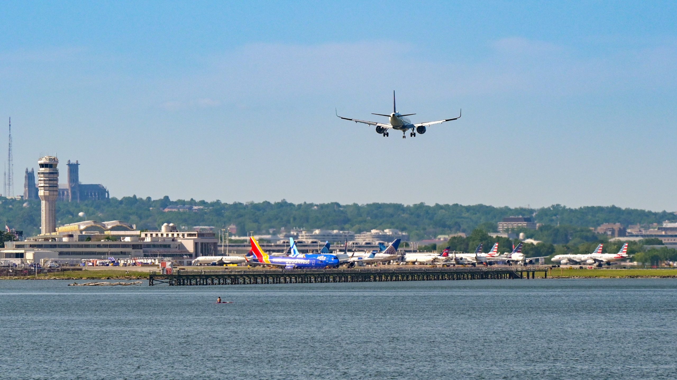 TSA fängt das Besatzungsmitglied mit geladener Waffe am Reagan National Airport ein