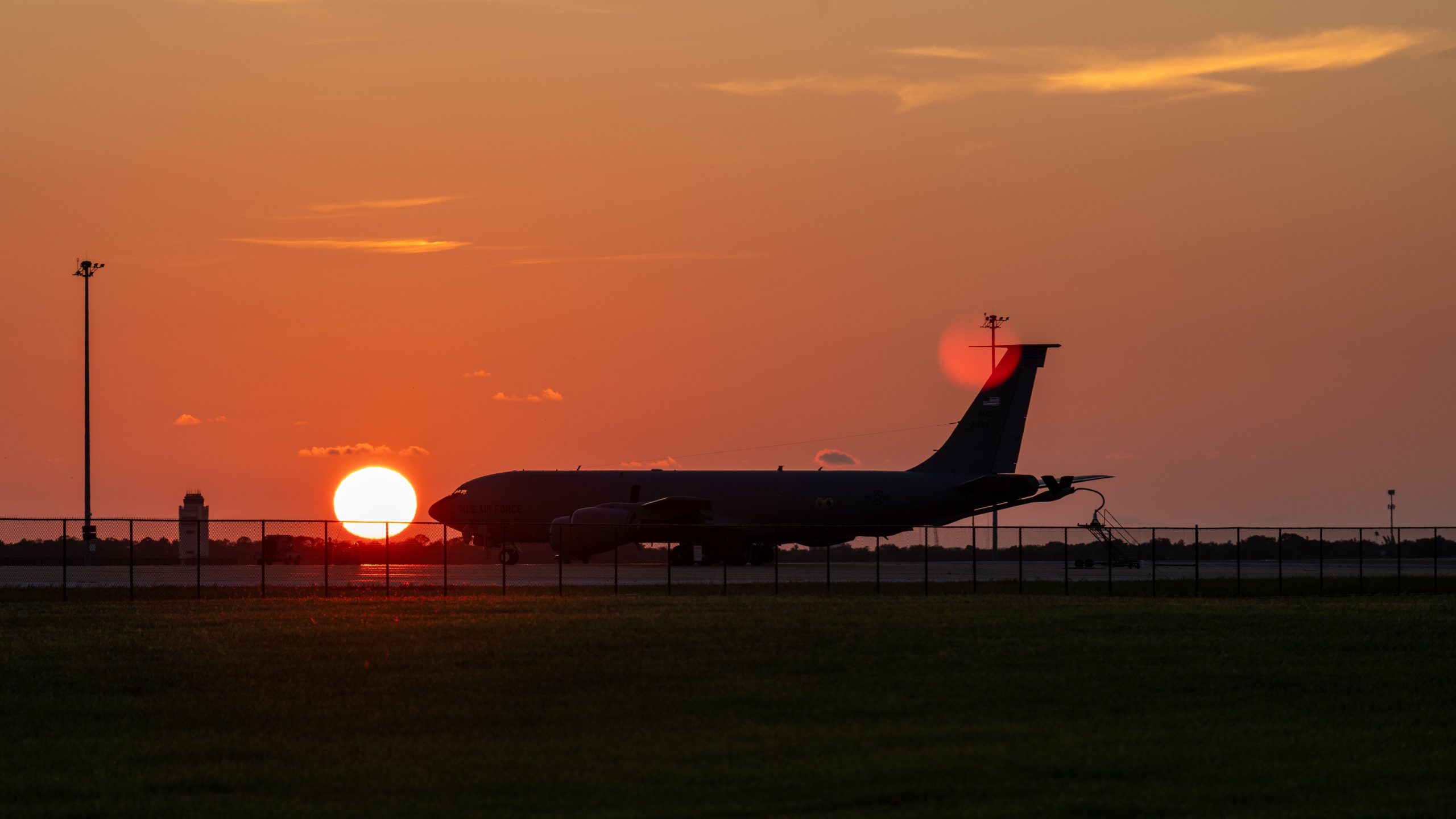 Floridas MacDill Air Force Base beginnt teilweise Evakuierung, als New Storm Milton dem Hurrikan Helene folgt