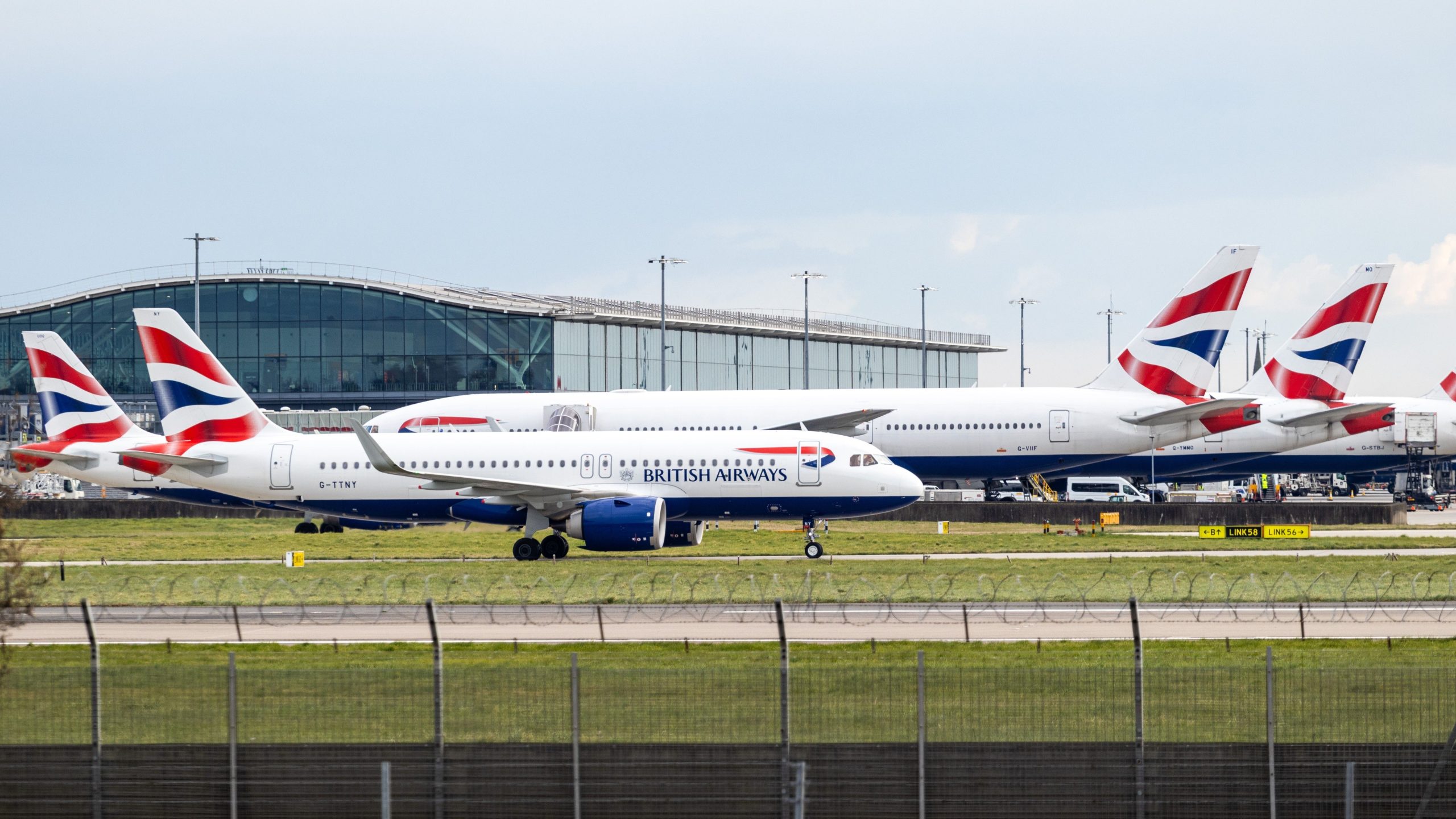 Der Flughafen von London Heathrow serviert im März 6 Millionen Passagiere trotz Stromausfall