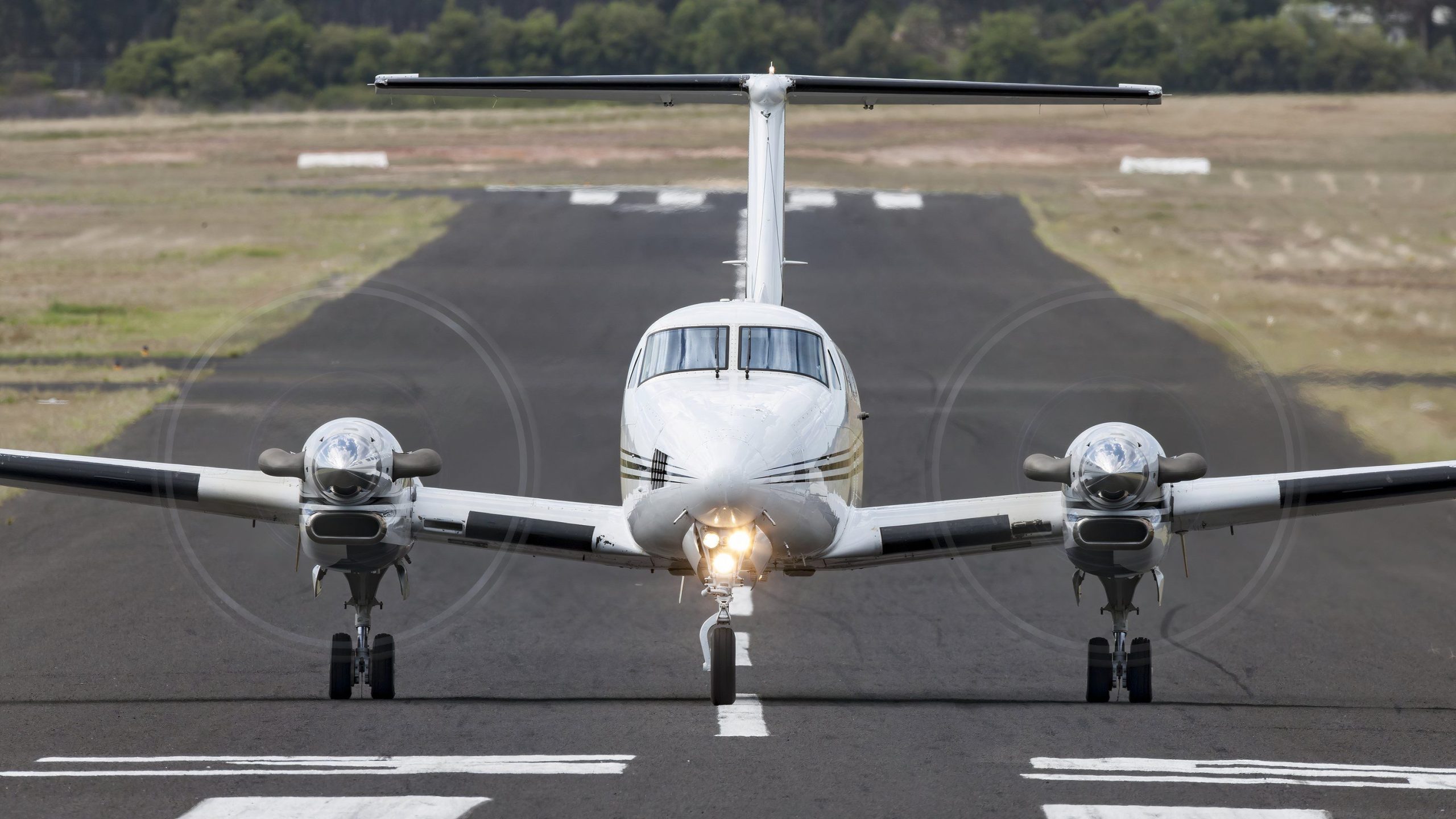 Eine Beechcraft Super King Air vervollständigt erfolgreich eine Gear 