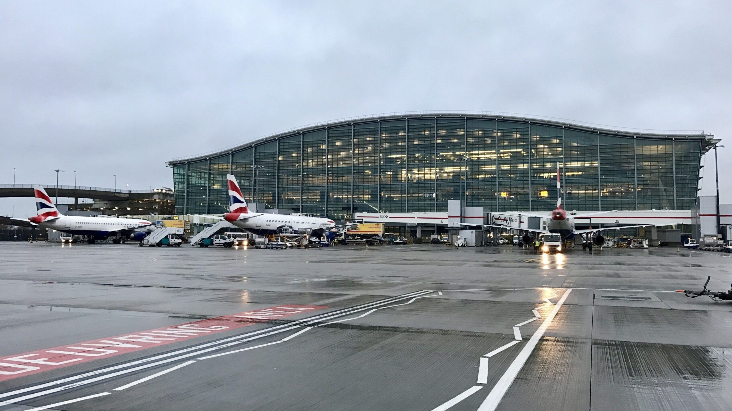 Nicht der beste Start: Heathrow Airport Terminal 5's Bahnprobleme