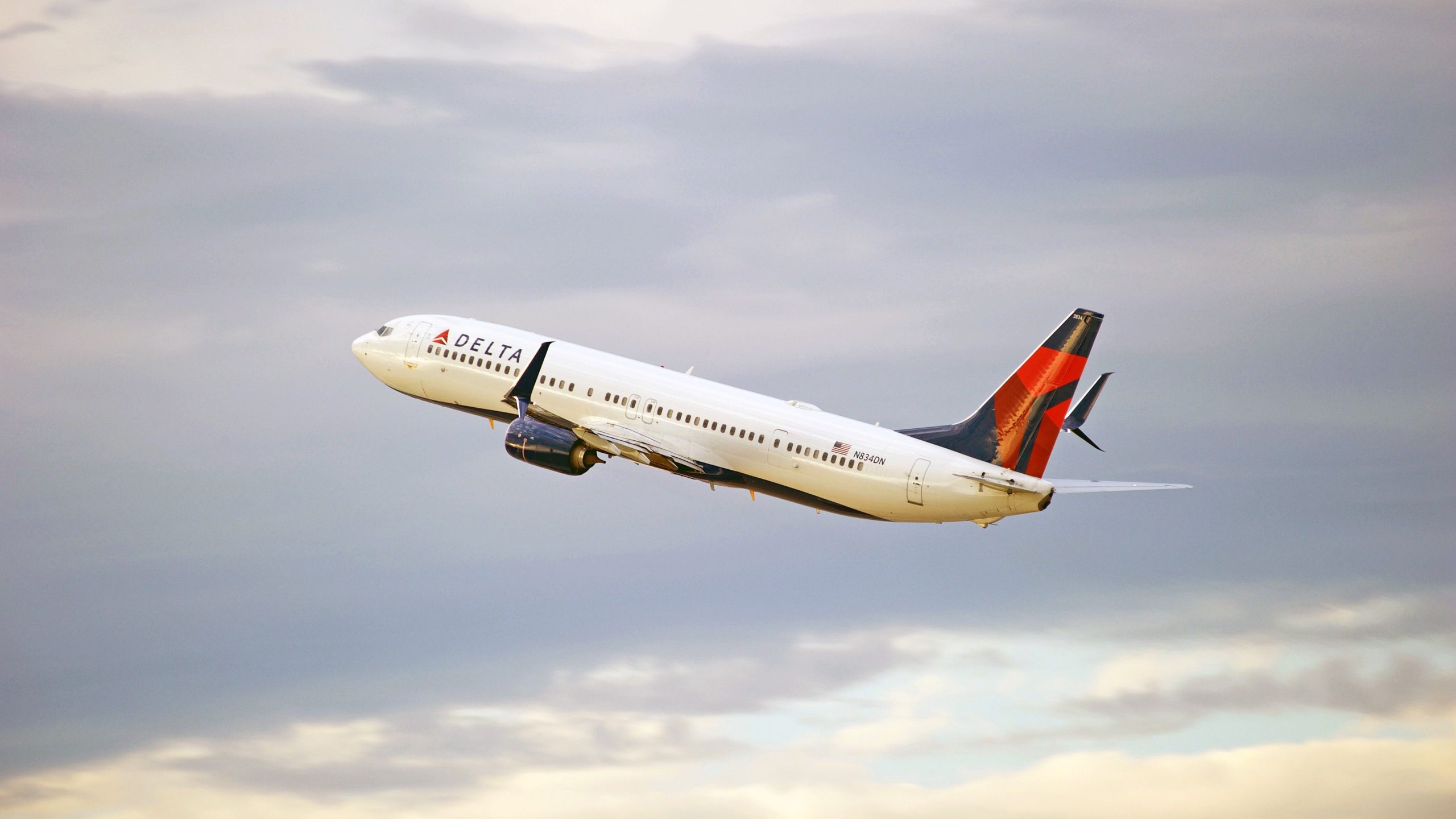 Delta Air Lines Boeing 737-900er leitet nach Omaha um, nachdem Captain krank wird