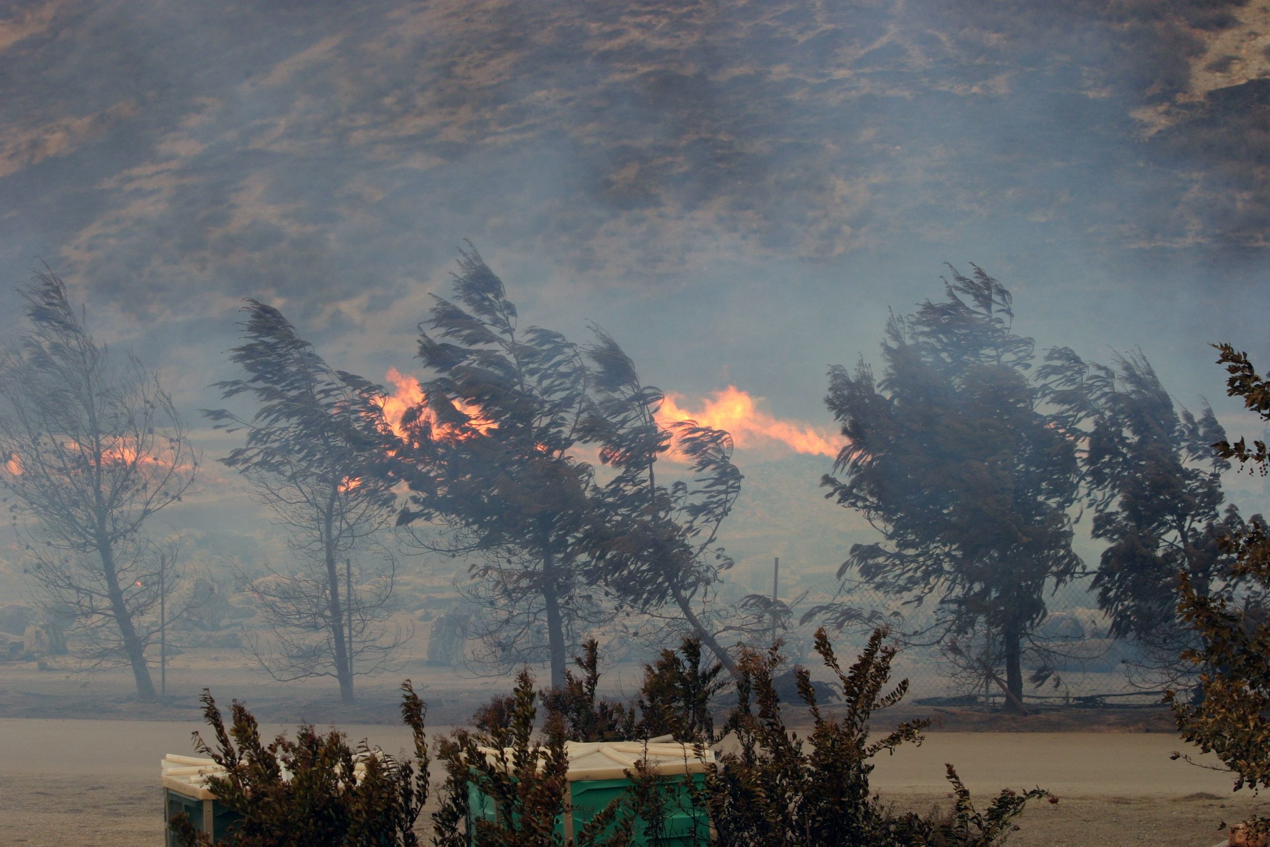 Santa Ana Winde, um 80 Meilen pro Stunde Böen zu bringen und die Waldbrandgefahr in Südkalifornien zu erhöhen