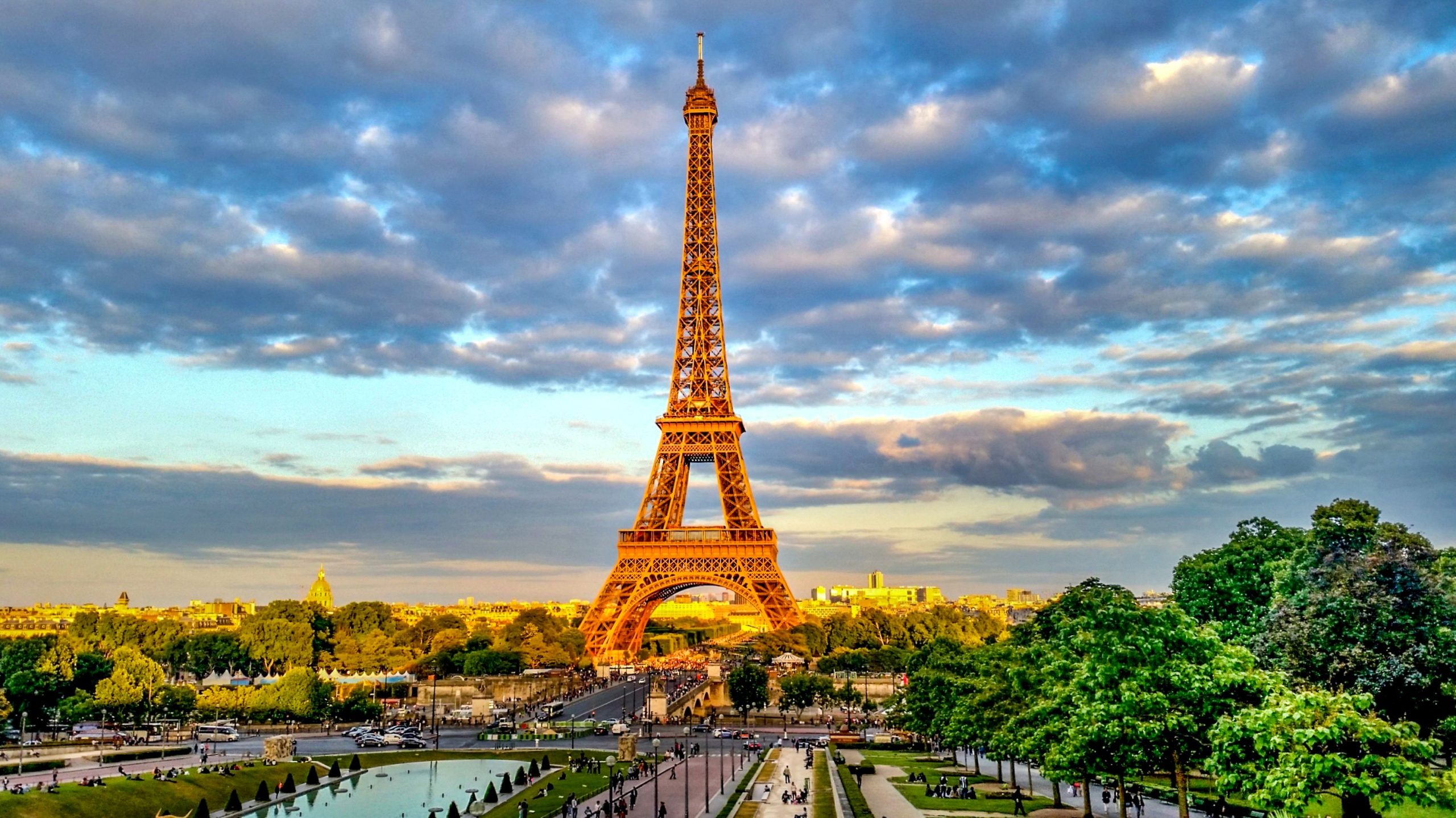 Paris korrigiert nach 156 Jahren ein großes historisches Missgeschick gegen Frauen