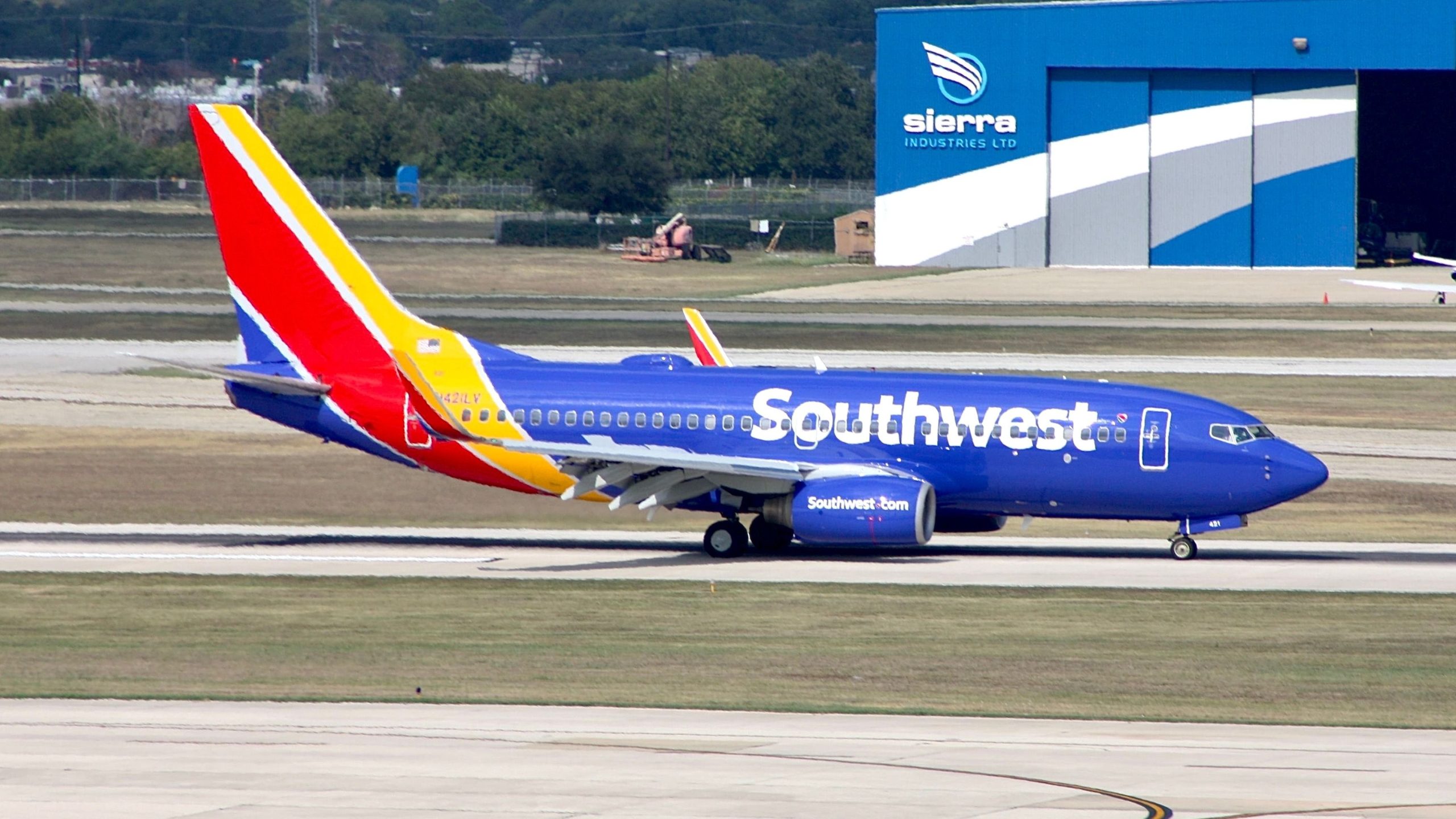 Southwest Airlines Passagiere evakuiert, nachdem Boeing 737-700 in Houston unter Motorproblemen leidet