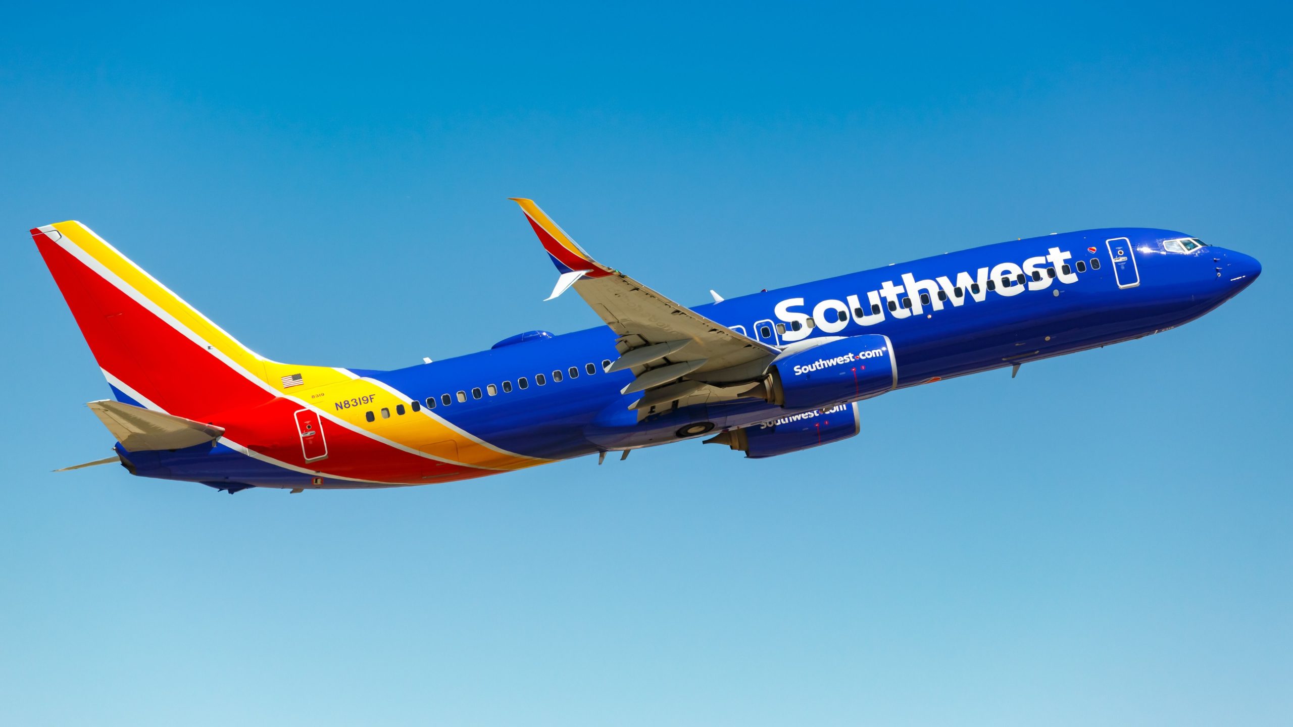 Southwest Airlines Boeing 737 leitet nach Sacramento nach der Ausgabe der Klappen um